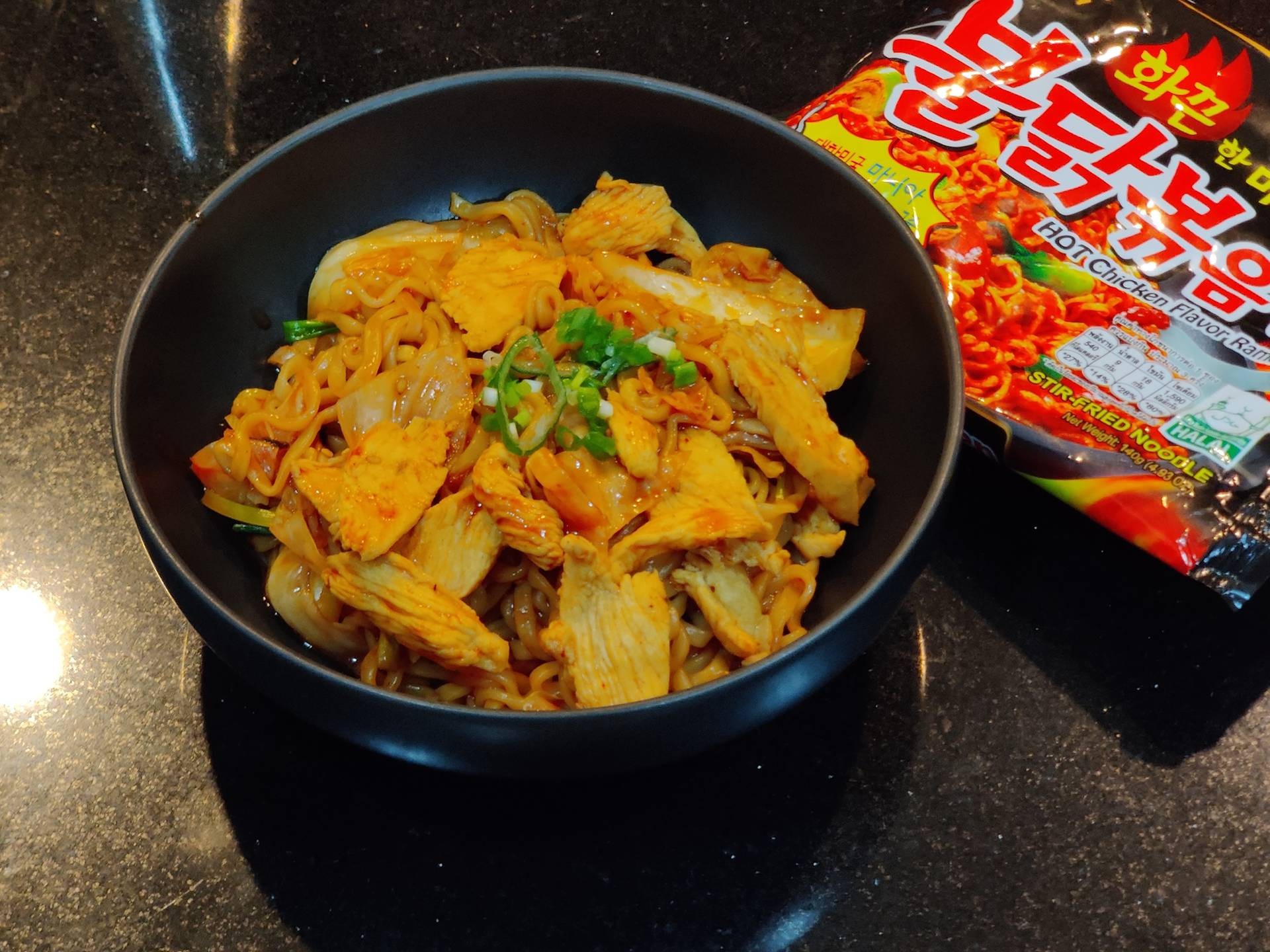 ซัมยัง บูลดัก ฮอตชิคเก้น ราเมน