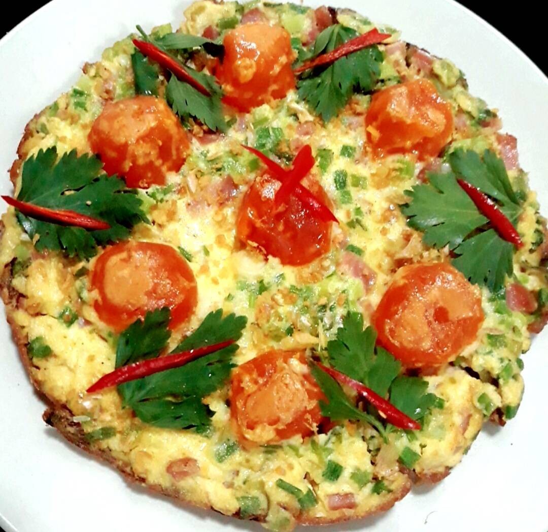 ไข่เจียวแฮมไข่แดงเค็ม/ออมเล็ตแฮมไข่แดงเค็ม