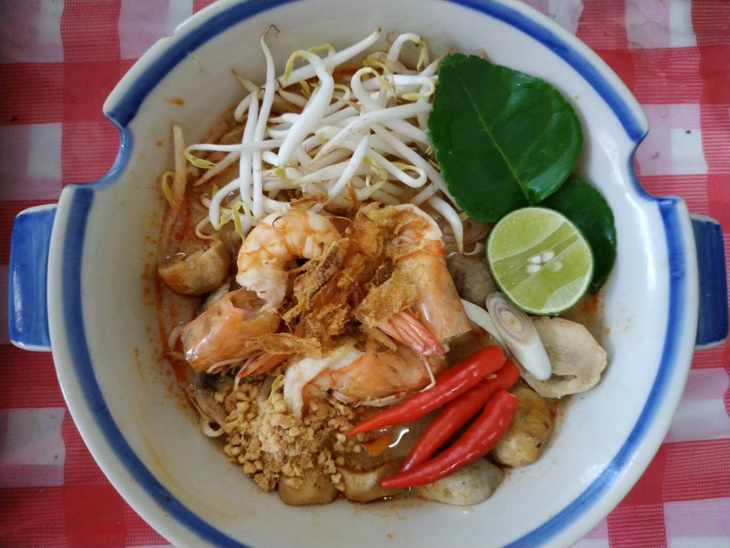 ก๋วยเตี๋ยวต้มยำกุ้ง จากชุดทำก๋วยเตี๋ยวต้มยำสำเร็จรูป GRAB THAI GO