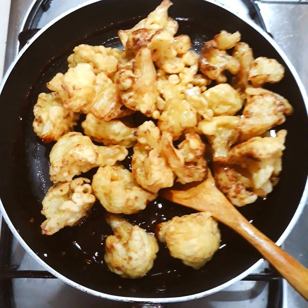 ดอกกะหล่ำทอดกรอบผัดซอสเปรี้ยวหวาน