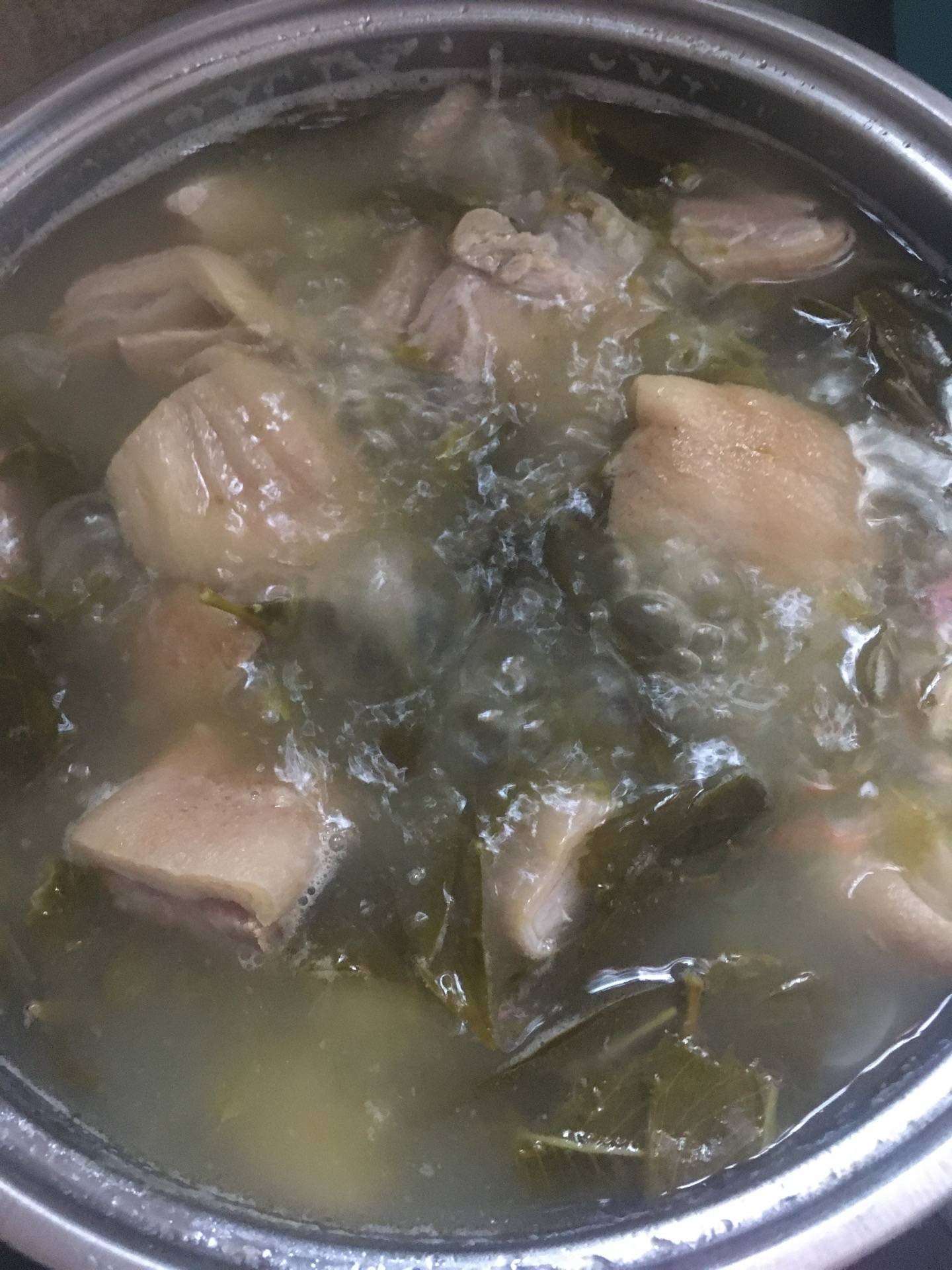 ขาหมูต้มชะมวง