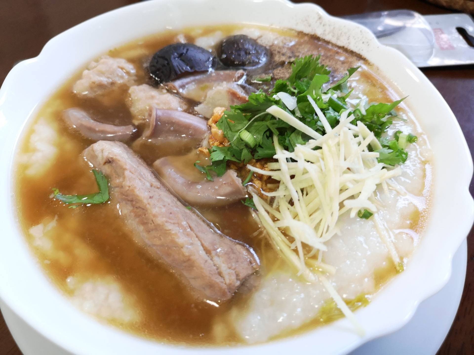 ข้าวต้มกระดูกหมูทรงเครื่อง