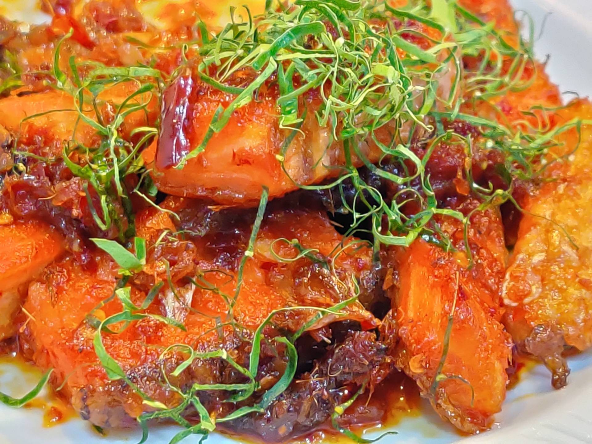 แซลม่อนผัดพริกขิง