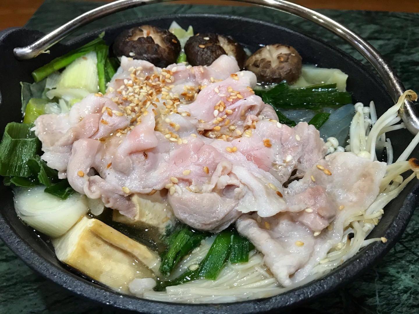 หม้อไฟหมูสไสลด์ 🇯🇵 Shio Nabe