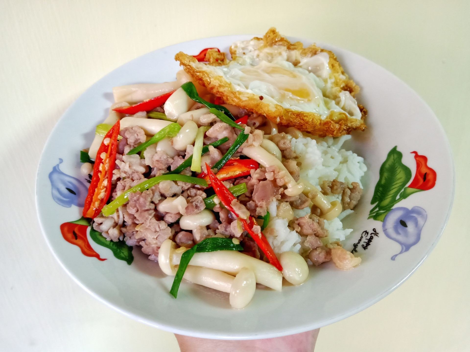 ชิเมจิผัดหมูสับ