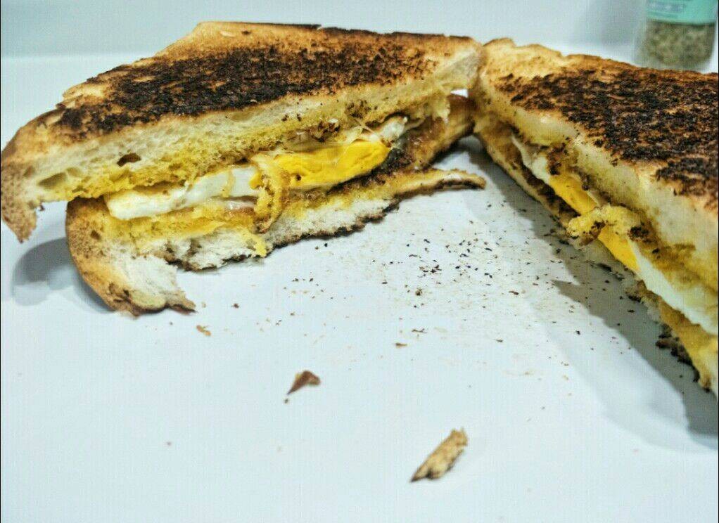 ขนมปังไข่ ชีส