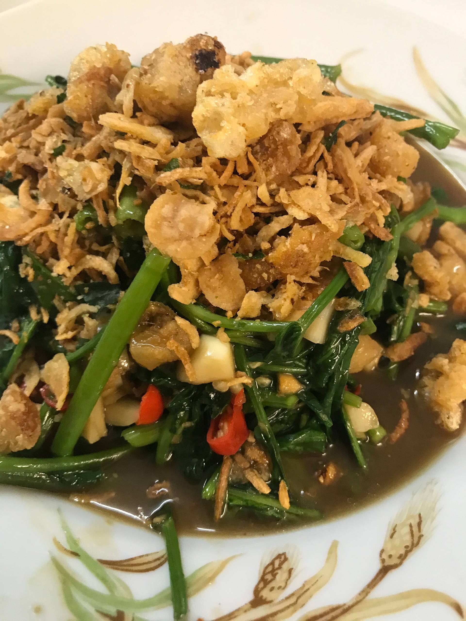 ผัดผักบุ้งน้ำพริกแคบหมู