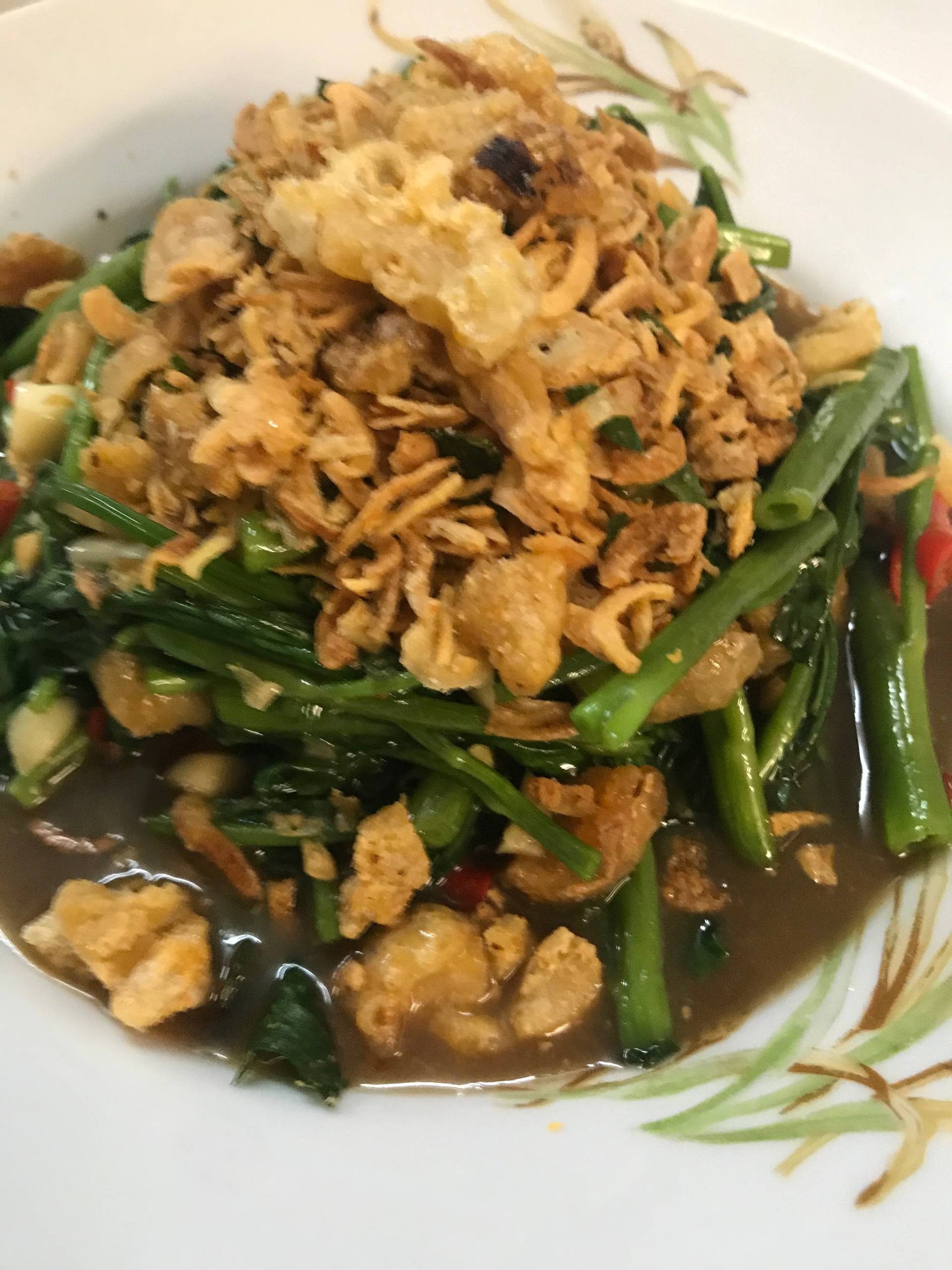 ผัดผักบุ้งน้ำพริกแคบหมู