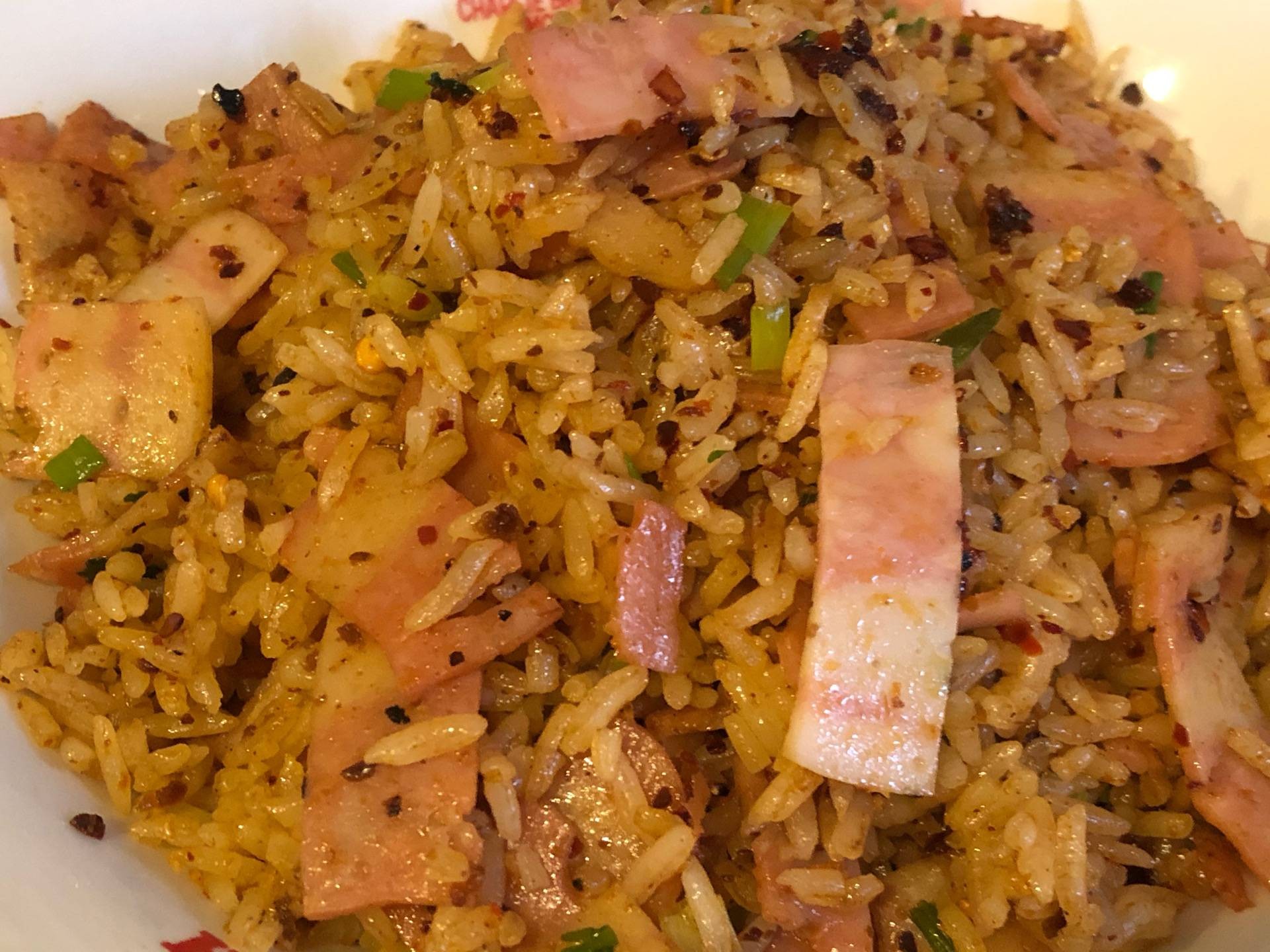ข้าวผัดน้ำพริกนรกปลาแห้งเบคอนไก่