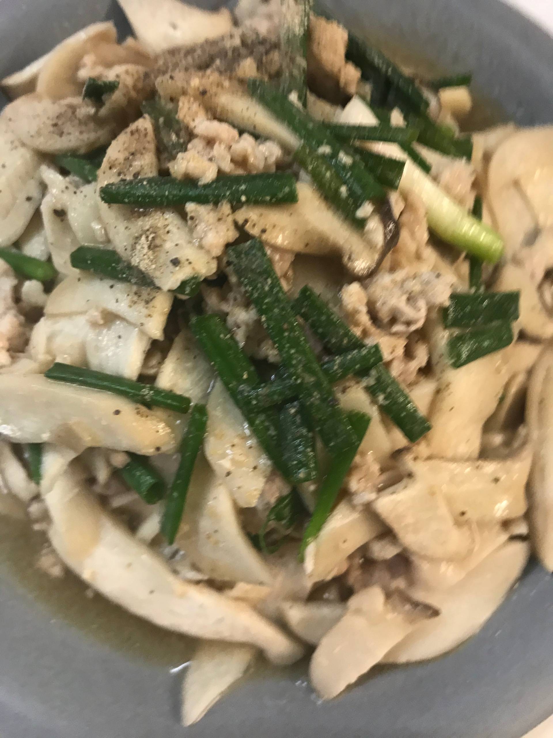 เห็ดออริจินผัดหมูสับ 