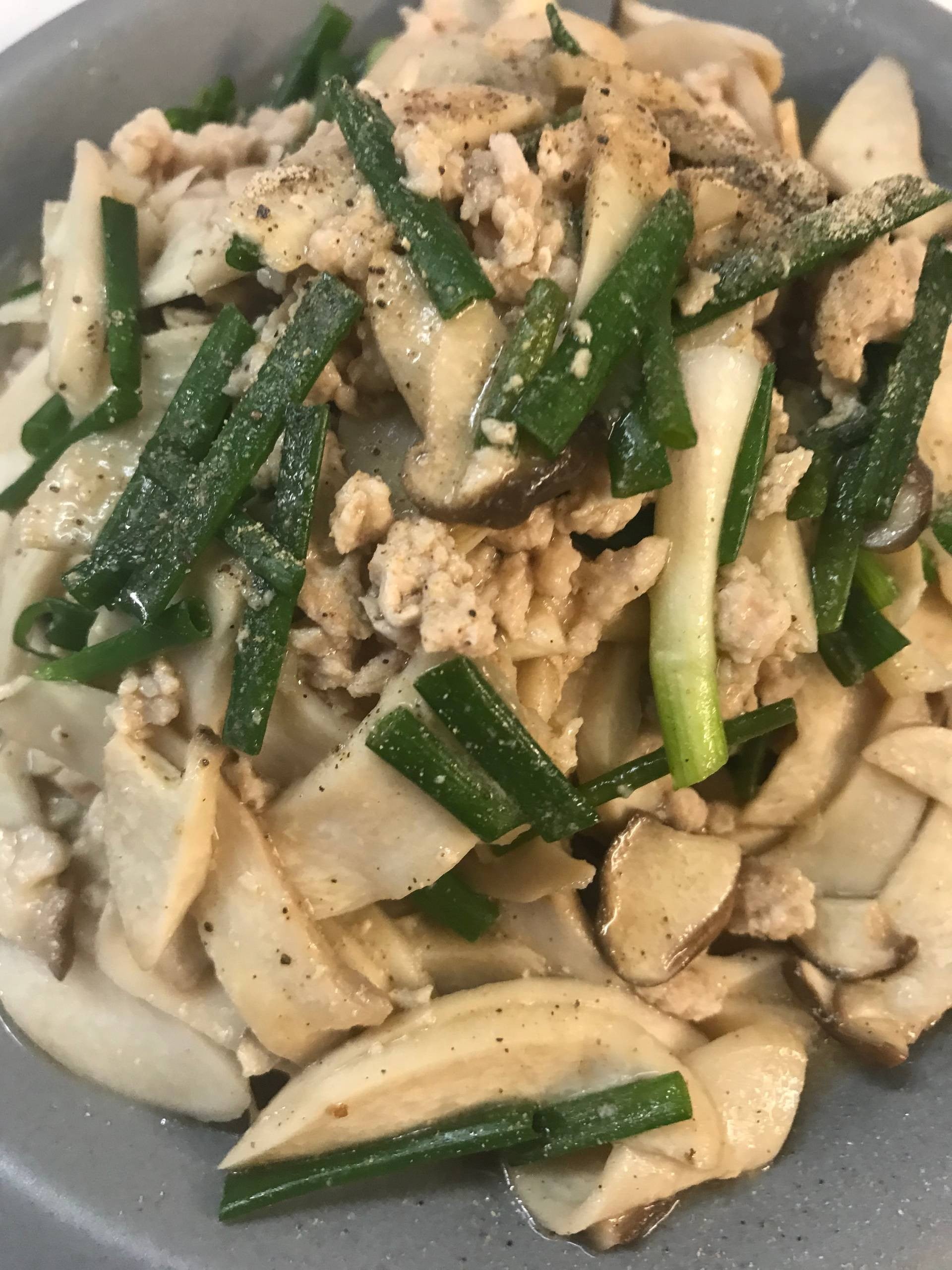 เห็ดออริจินผัดหมูสับ 