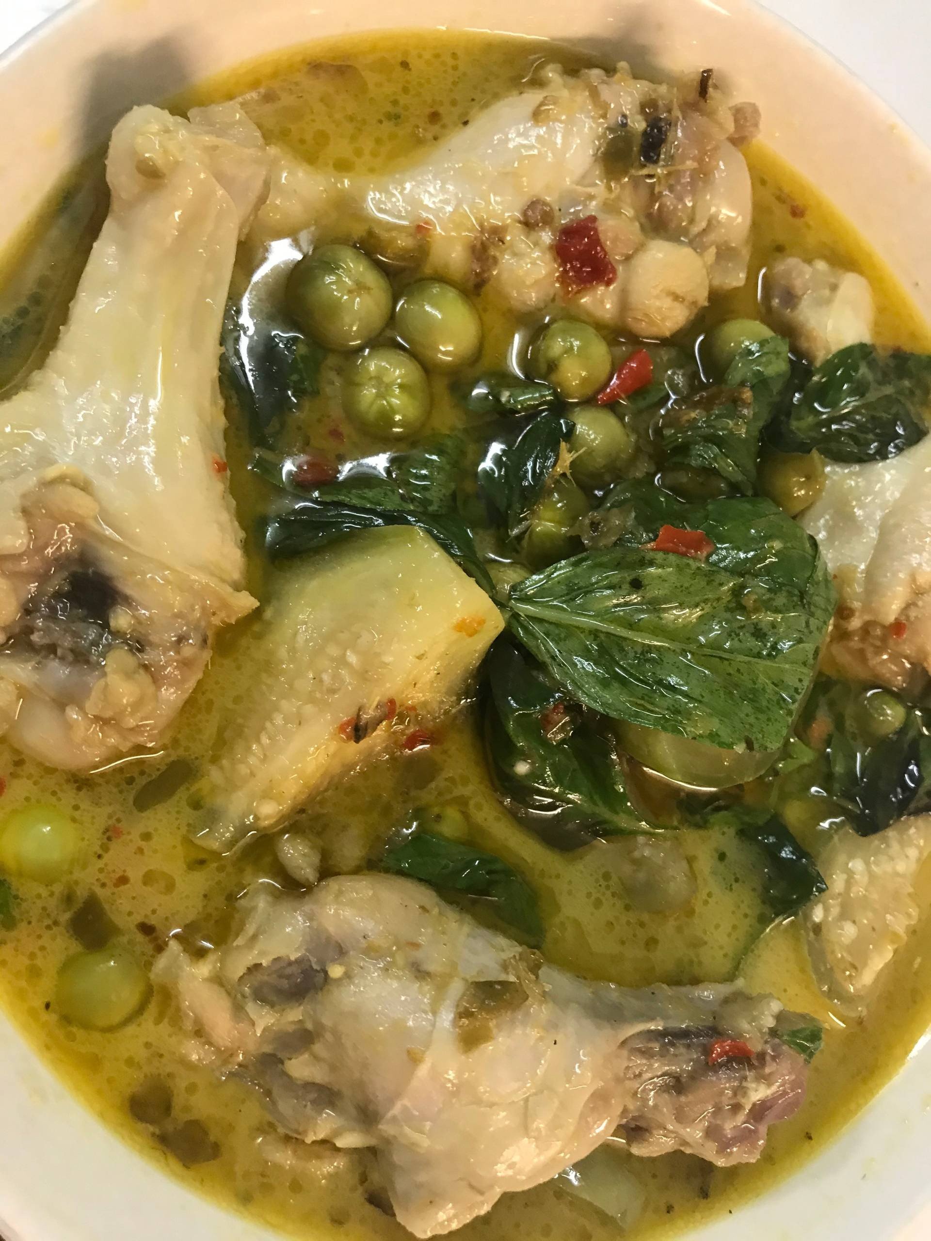 แกงเขียวหวานน่องไก่ 