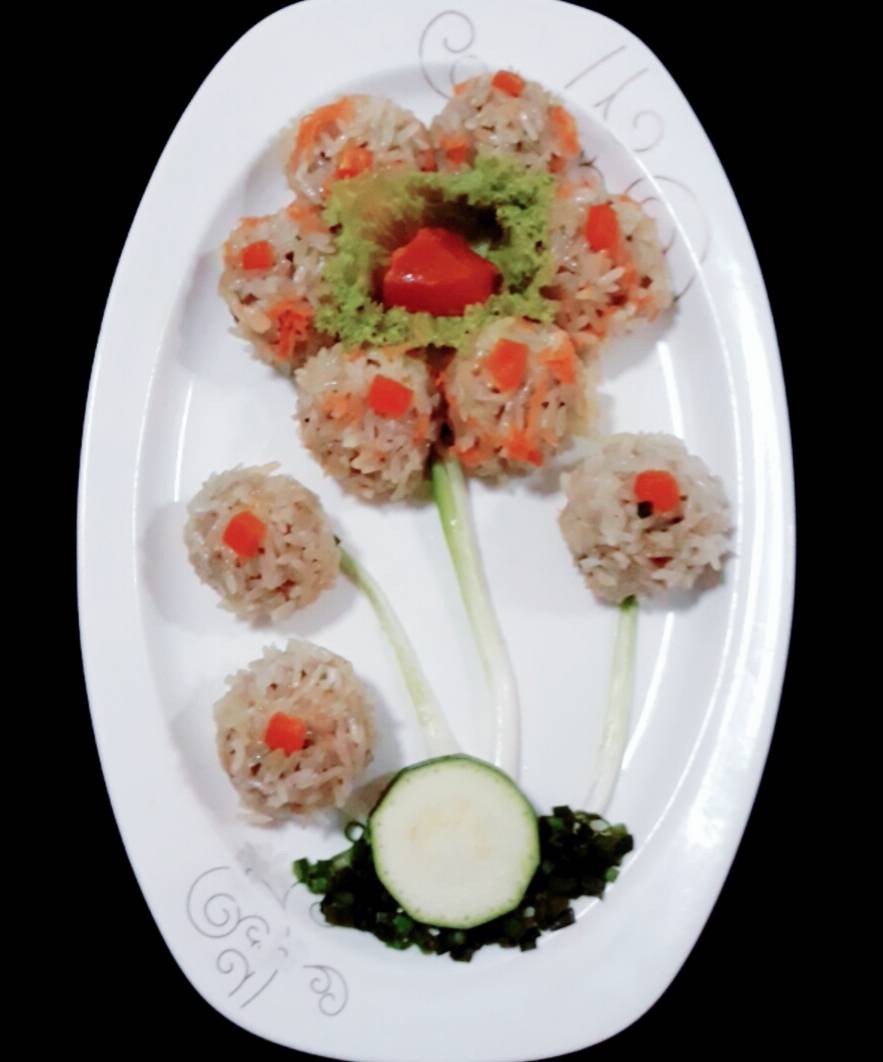 ข้าวเหนียวมีทบอล sticky rice meatballs (meatballs with sticky rice )