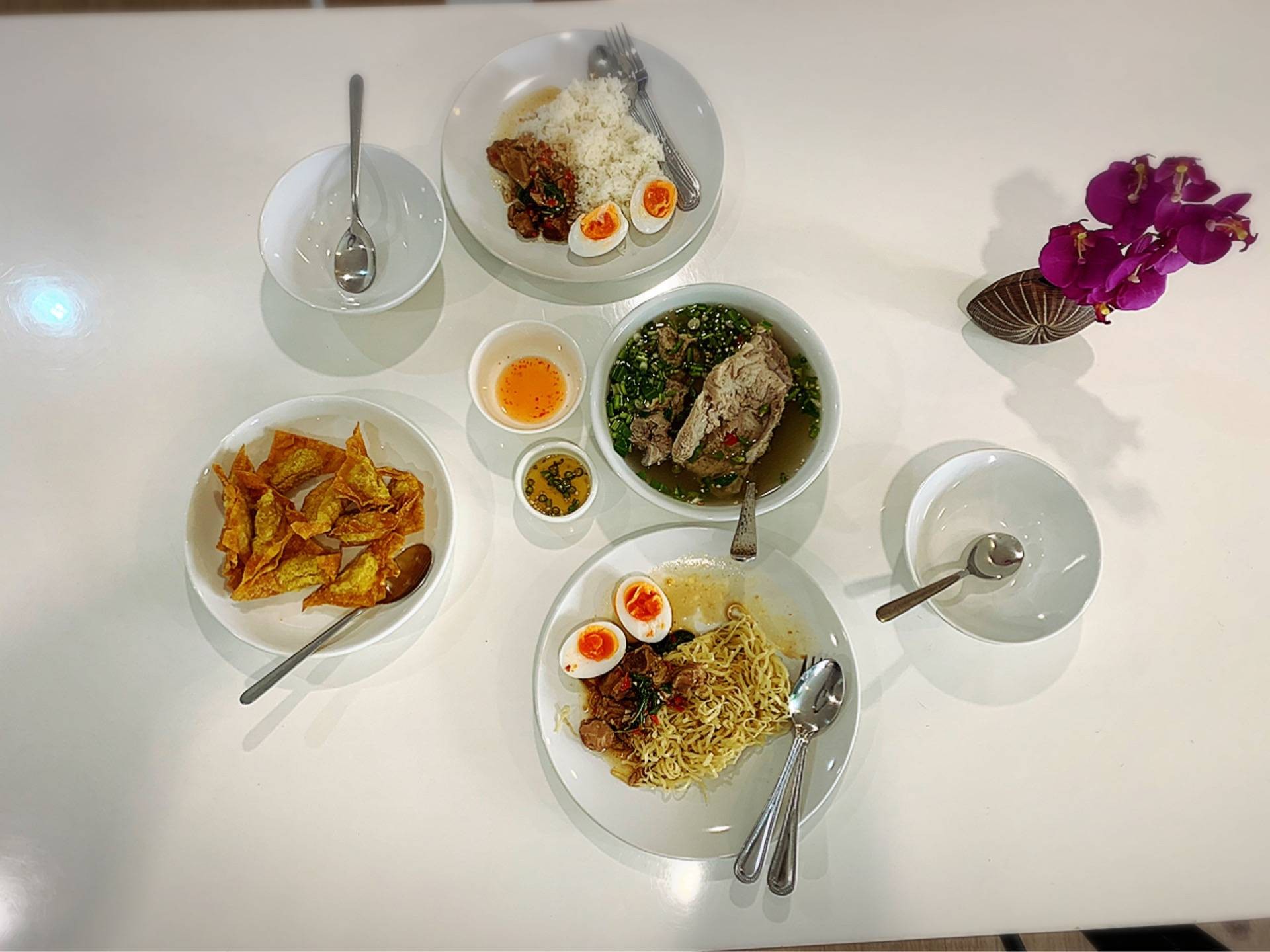 เม้งเล้งแซ่บ สีลม