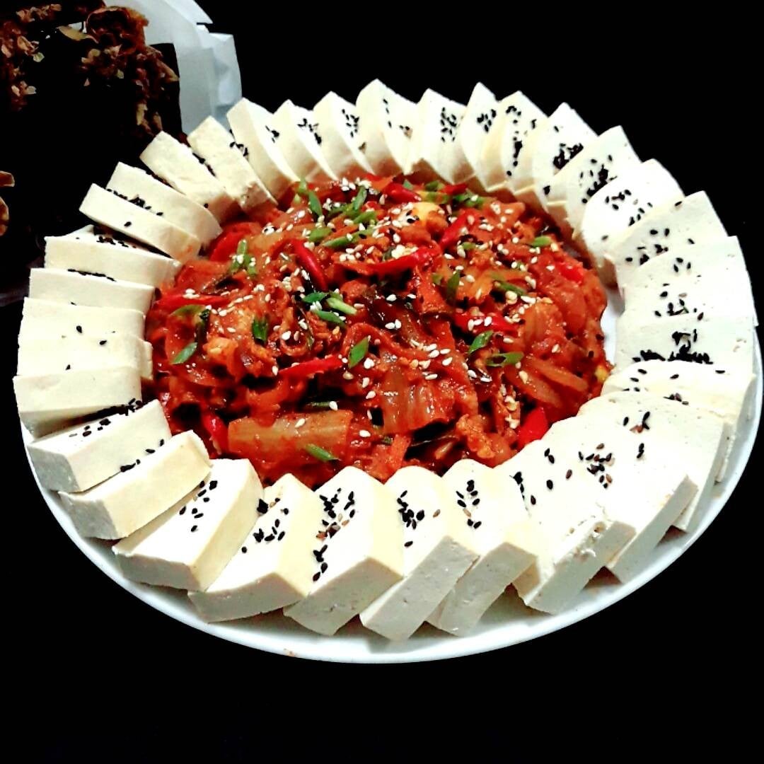 เต้าหู้กับกิมจิผัด (เต้าหู้กิมจิ) stir fried pork with kimchi and tofu