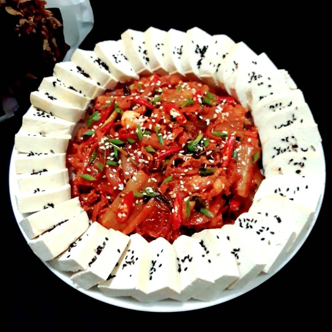 เต้าหู้กับกิมจิผัด (เต้าหู้กิมจิ) stir fried pork with kimchi and tofu