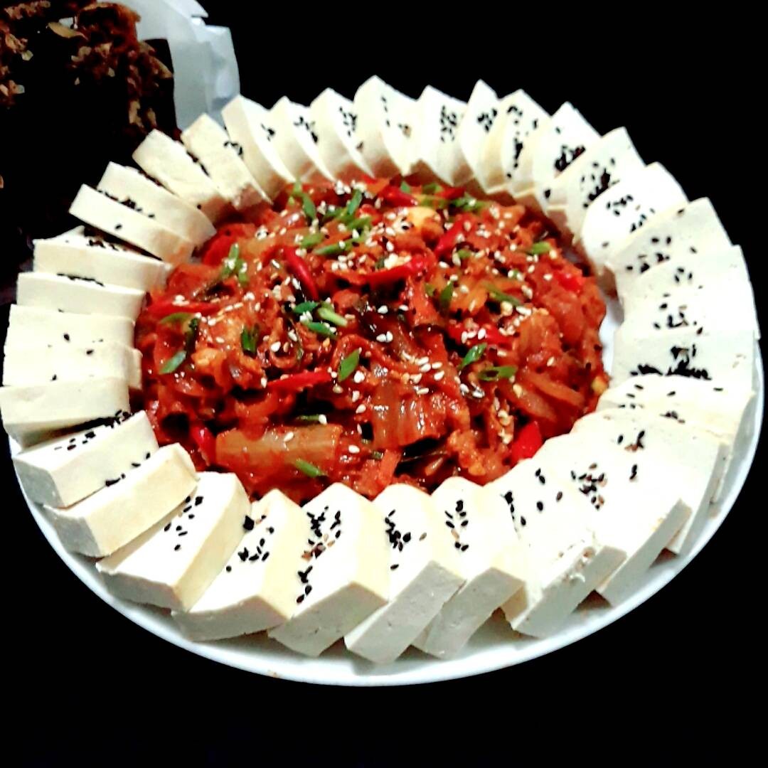 เต้าหู้กับกิมจิผัด (เต้าหู้กิมจิ) stir fried pork with kimchi and tofu