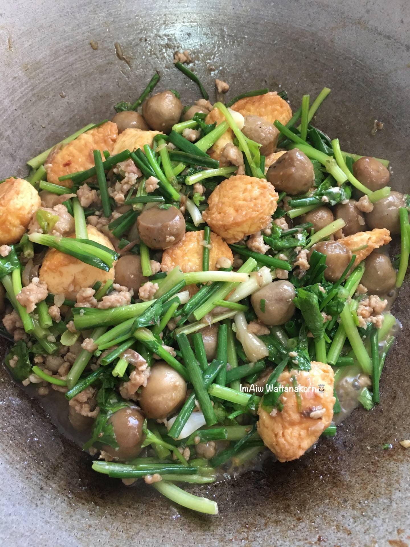 “ผัดเห็ดฟางเต้าหู้ไข่”