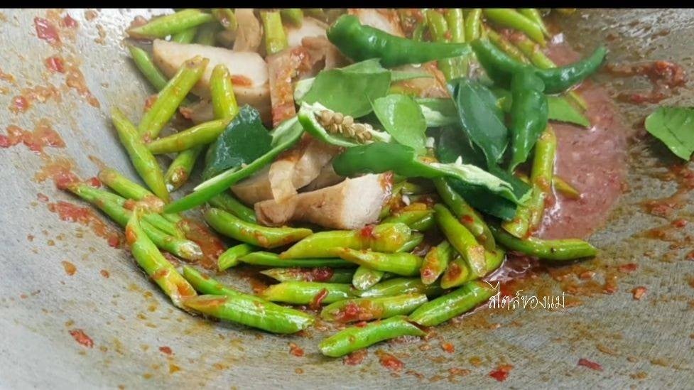 ถั่วฝักยาวผัดพริกแกง เจ ( ผัดพริกแกงถั่ว )