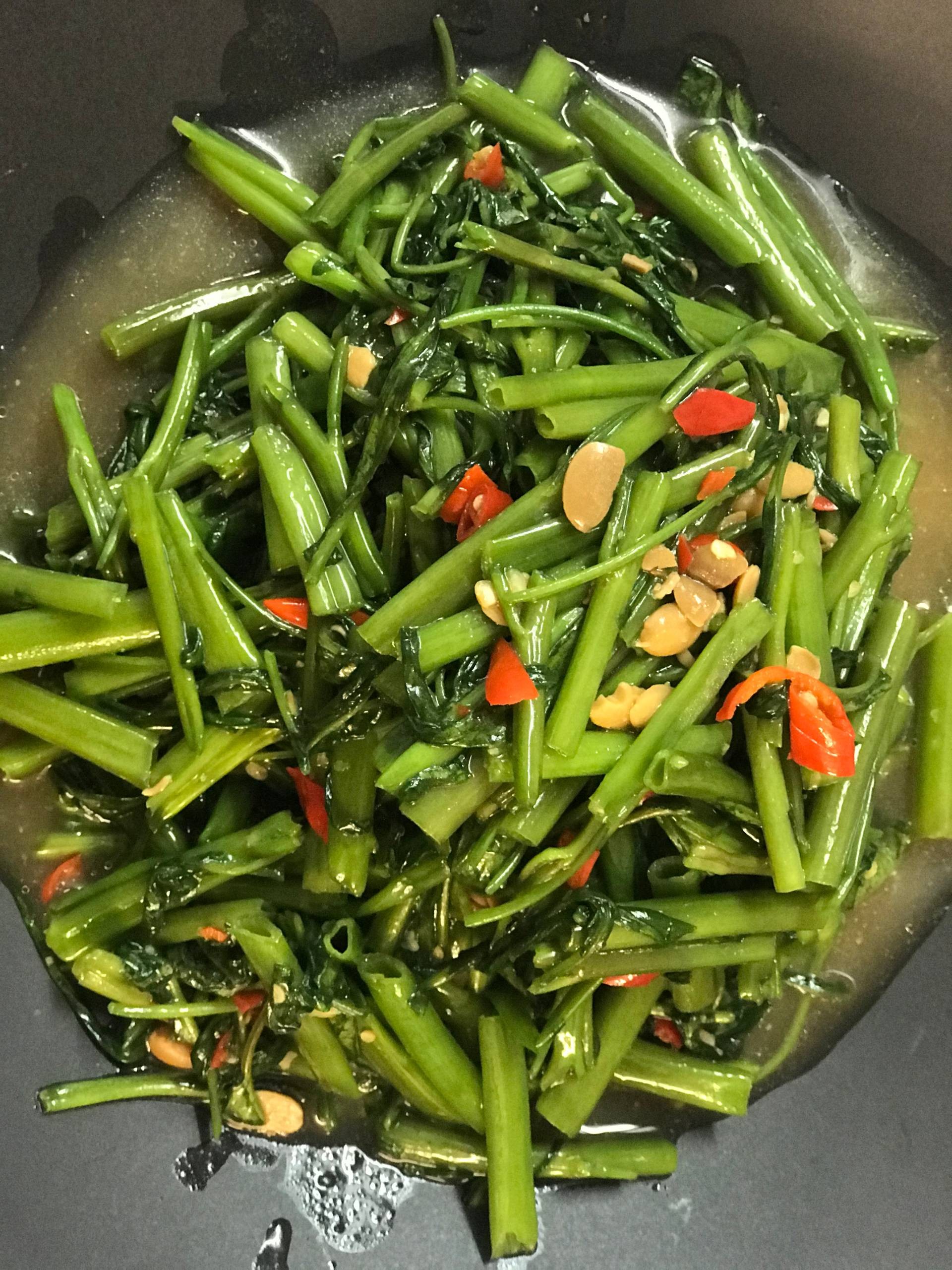 ผัดผักบุ้งไฟแดงเจ