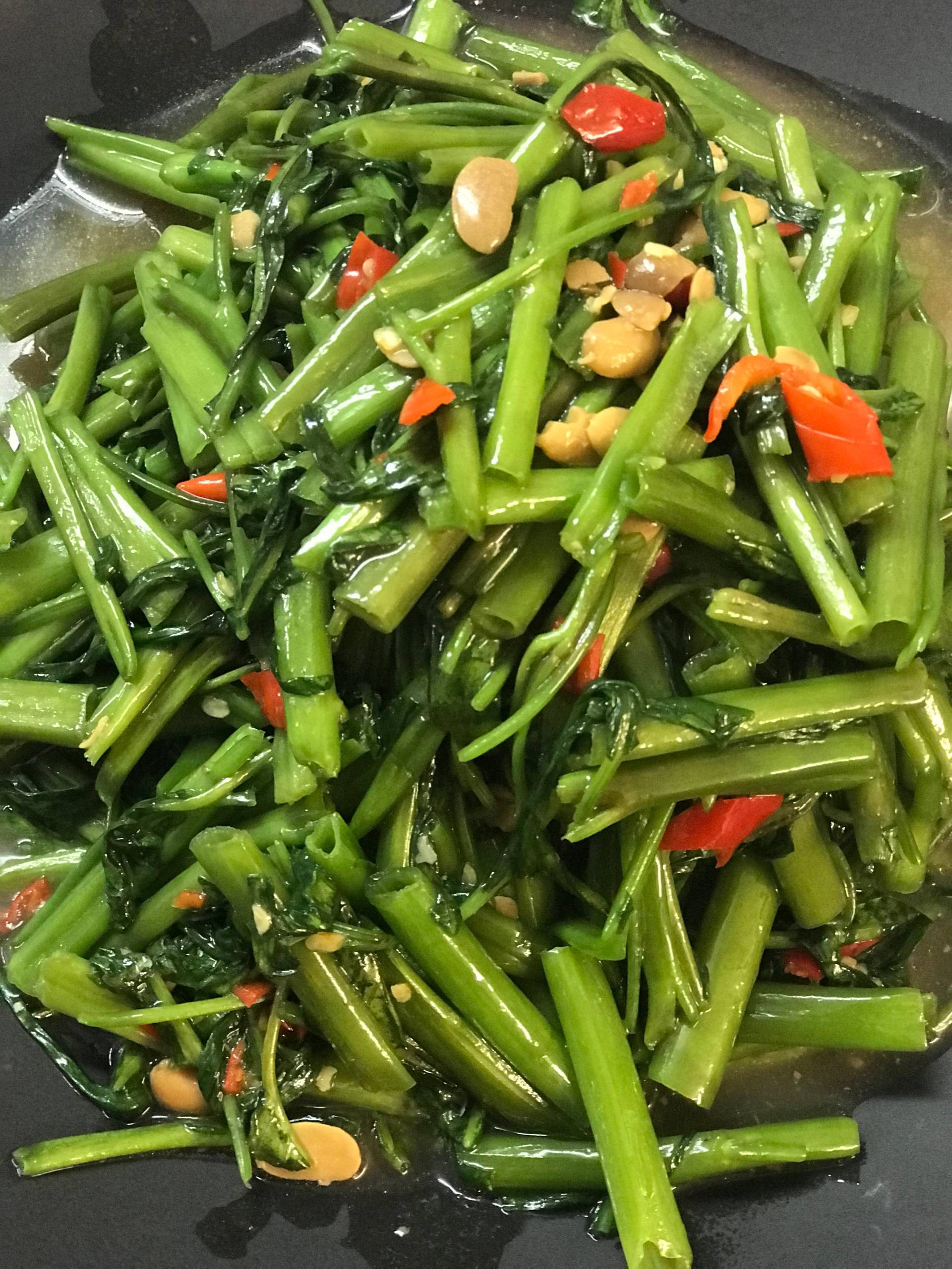 ผัดผักบุ้งไฟแดงเจ