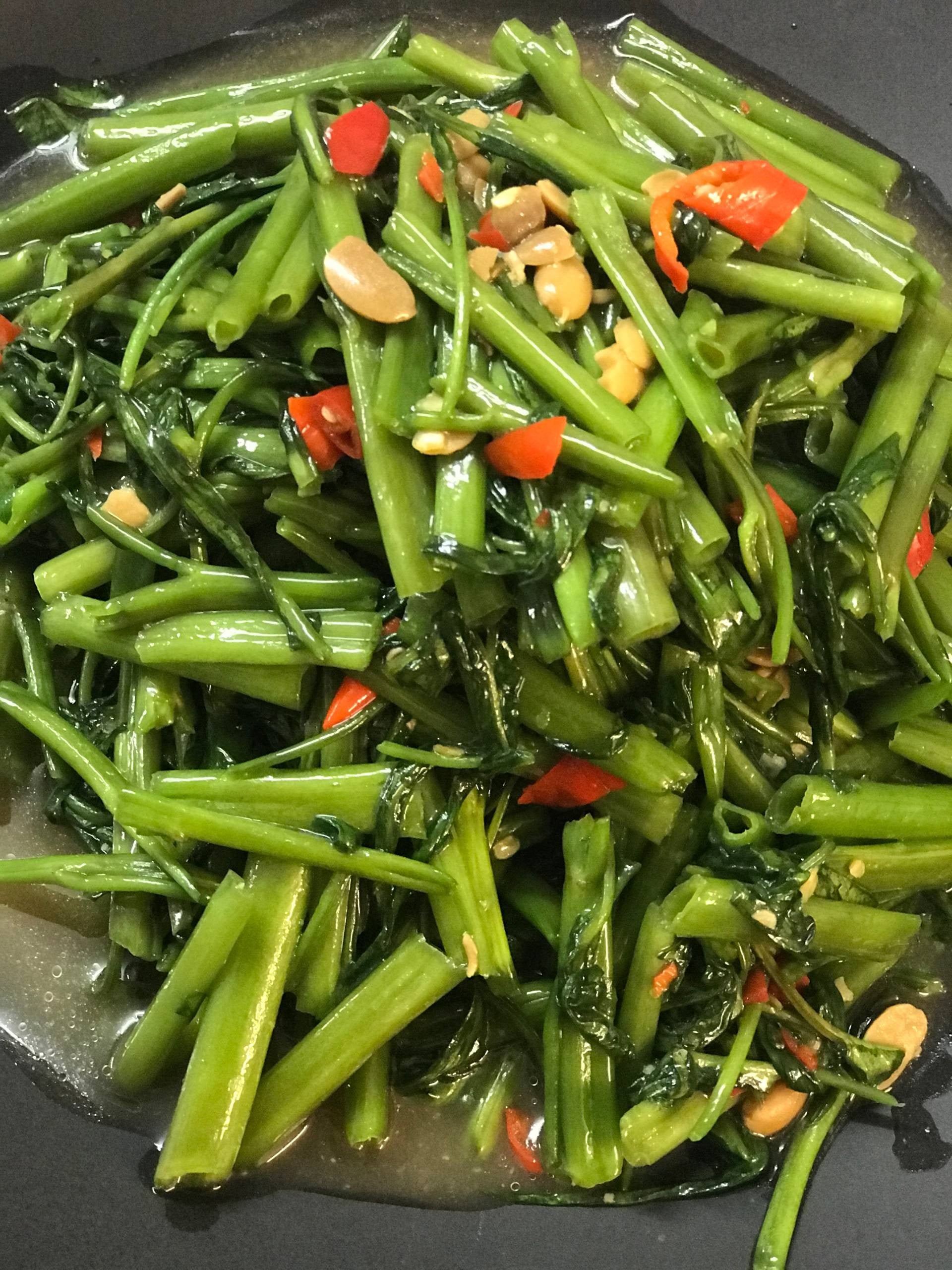 ผัดผักบุ้งไฟแดงเจ
