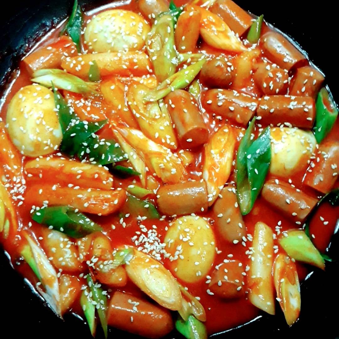 tteokbokki ( spicy rice cake ) ต๊อกบกกี