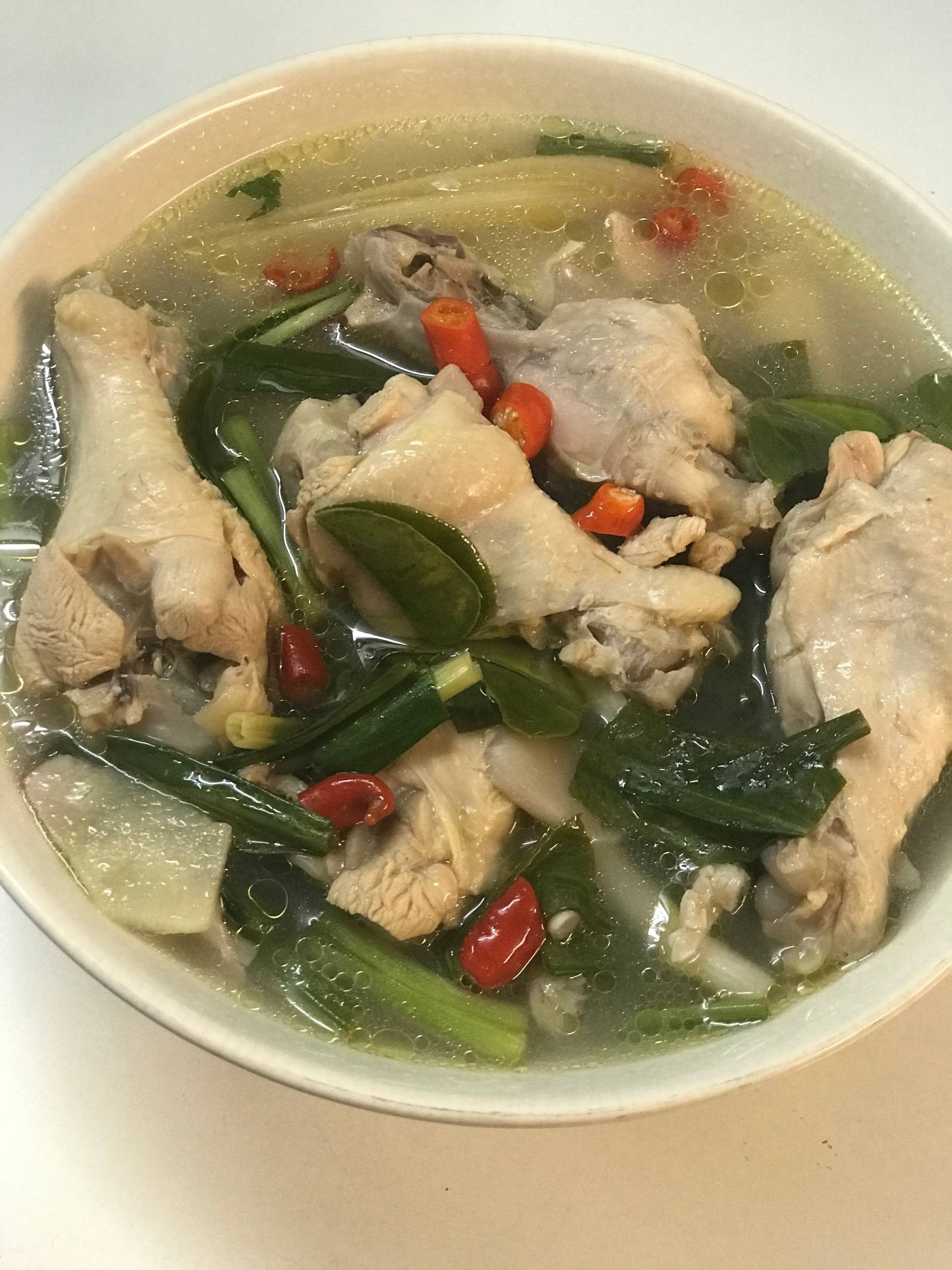 ต้มยำน่องไก่