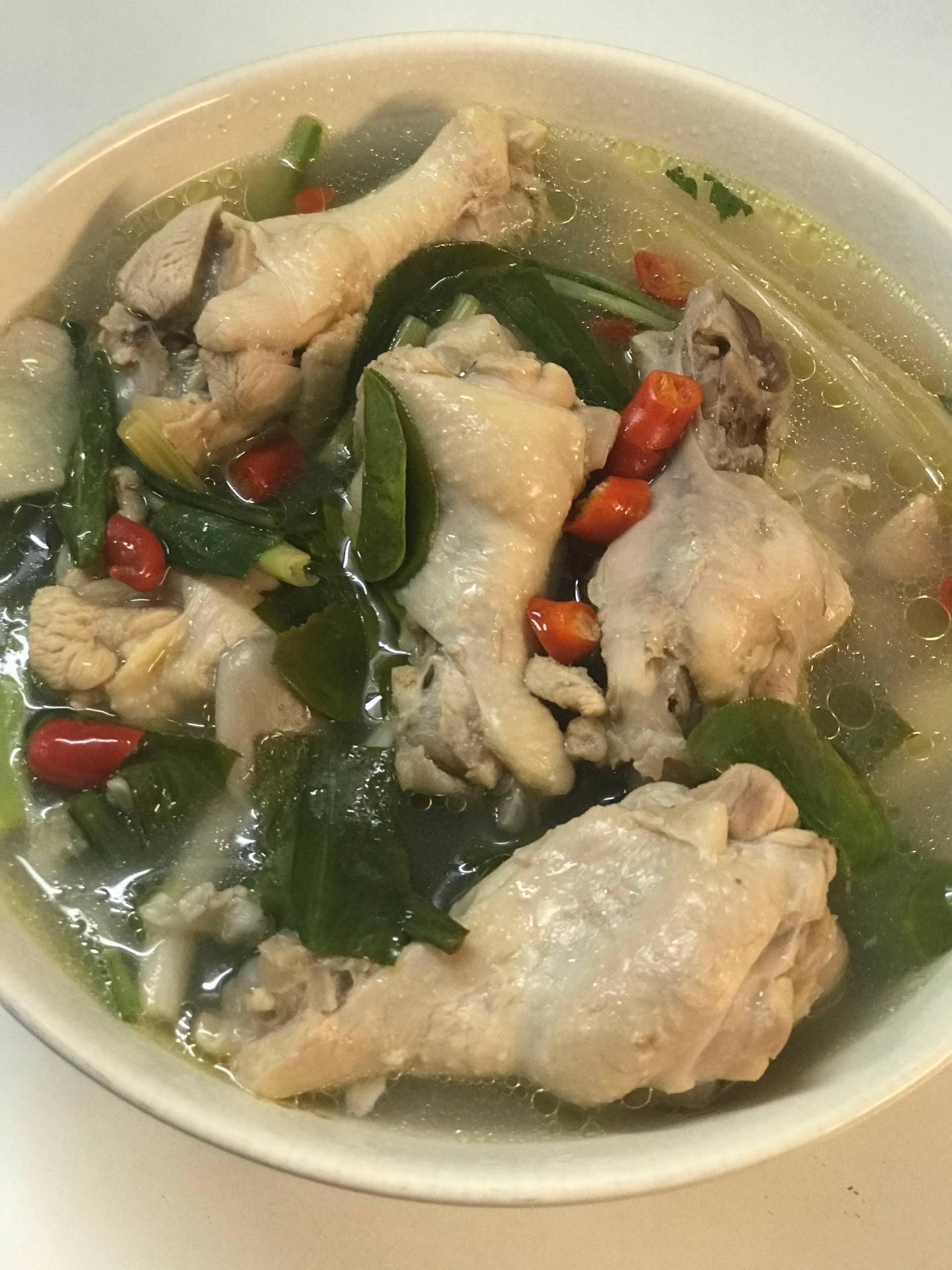 ต้มยำน่องไก่