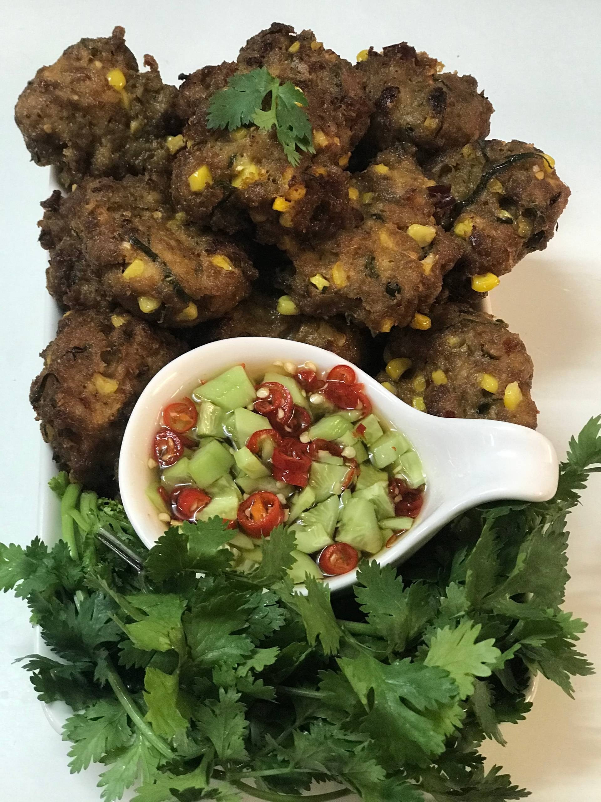 ทอดมันข้าวโพดหมูสับสูตรใส่พริกแกง 