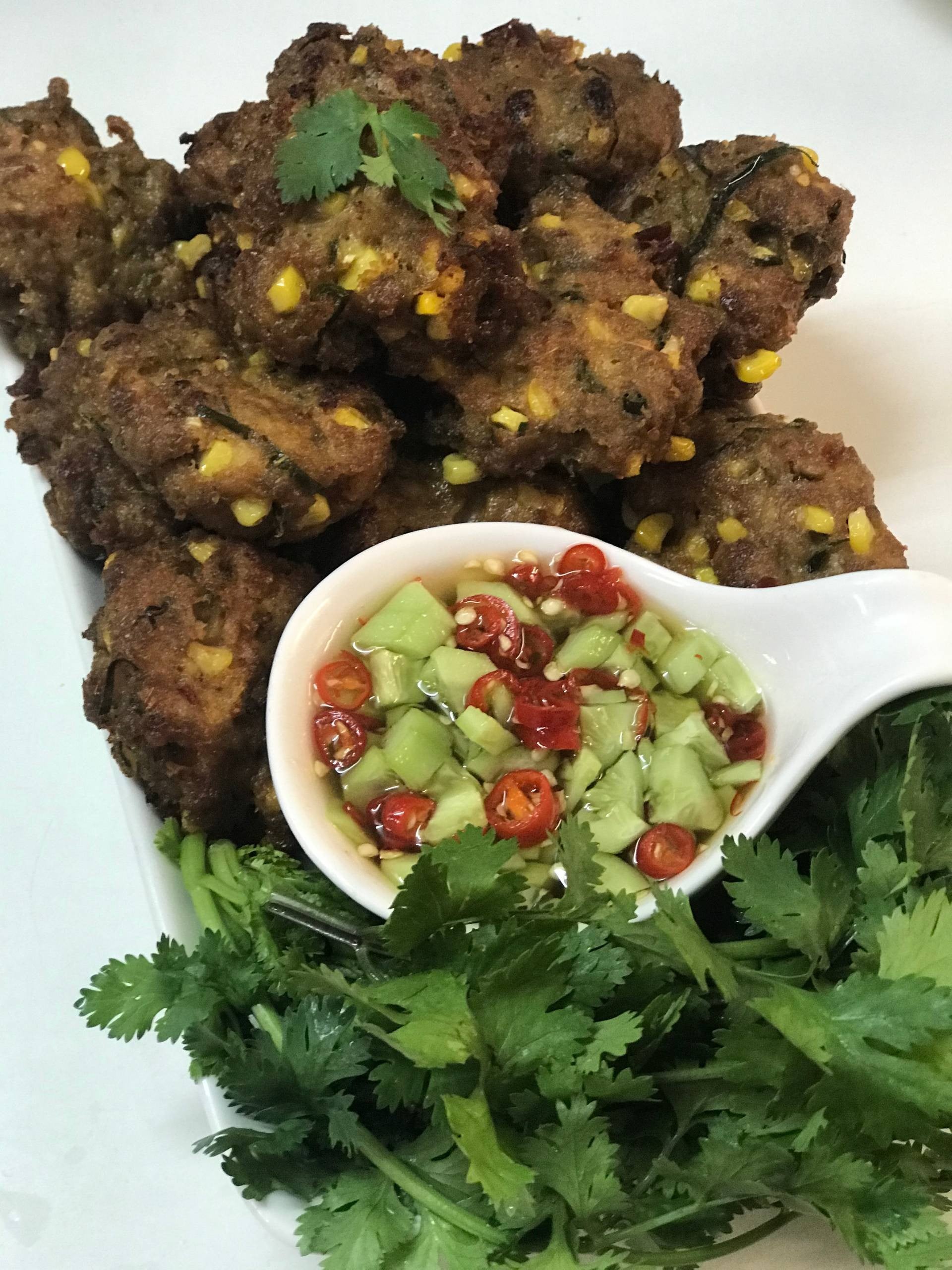 ทอดมันข้าวโพดหมูสับสูตรใส่พริกแกง 