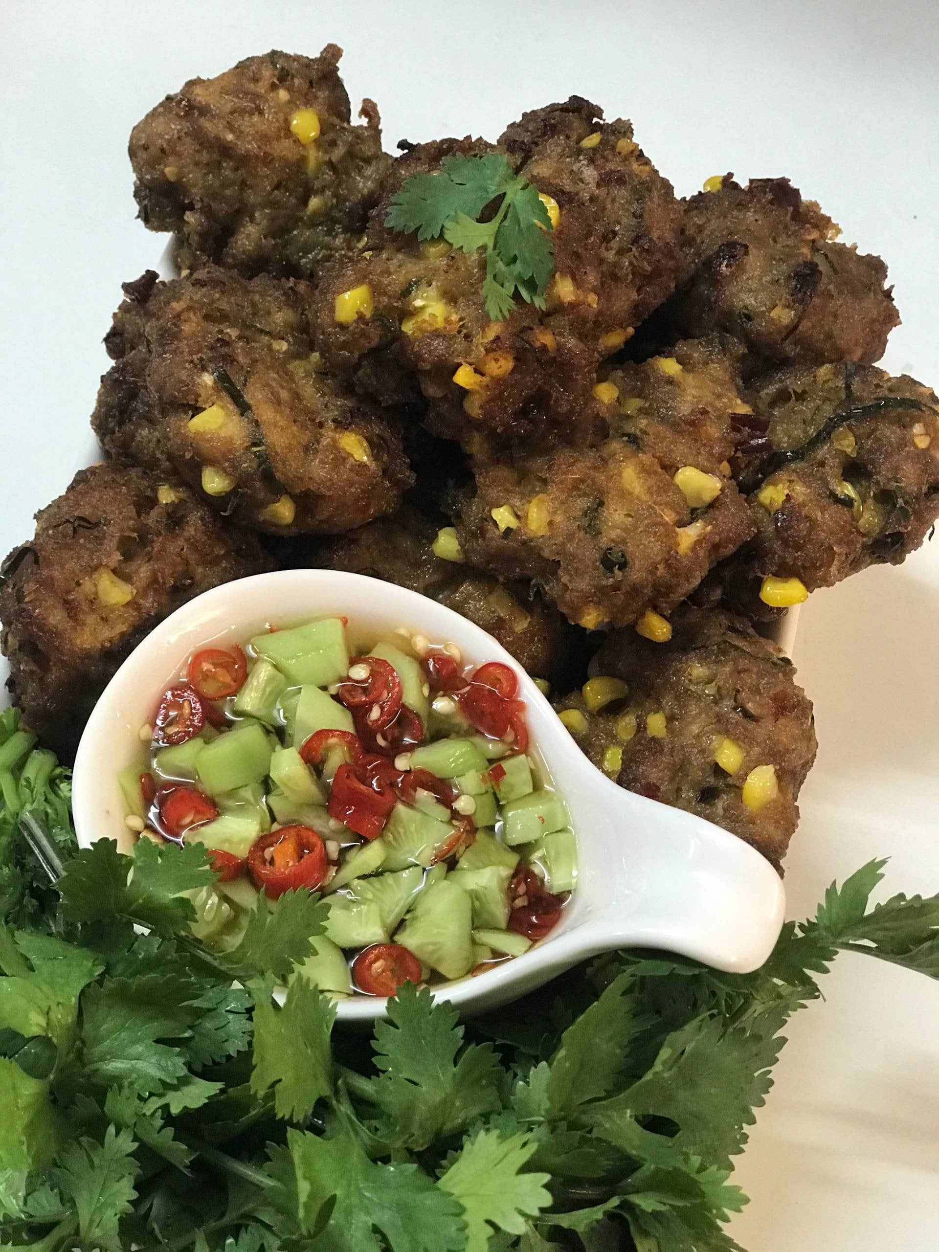 ทอดมันข้าวโพดหมูสับสูตรใส่พริกแกง 