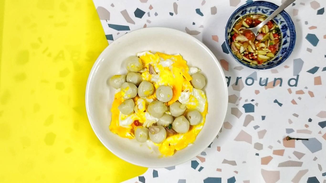 ไข่ยู่ยี่ลูกชิ้นปลาเยาวราช