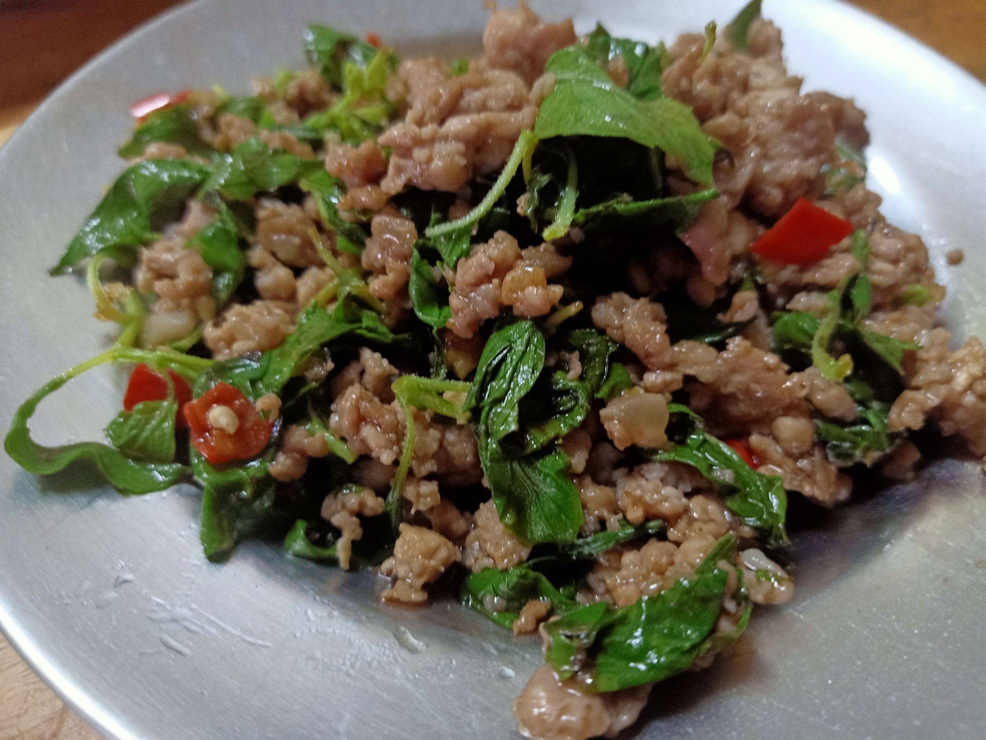 กระเพราหมูสับ