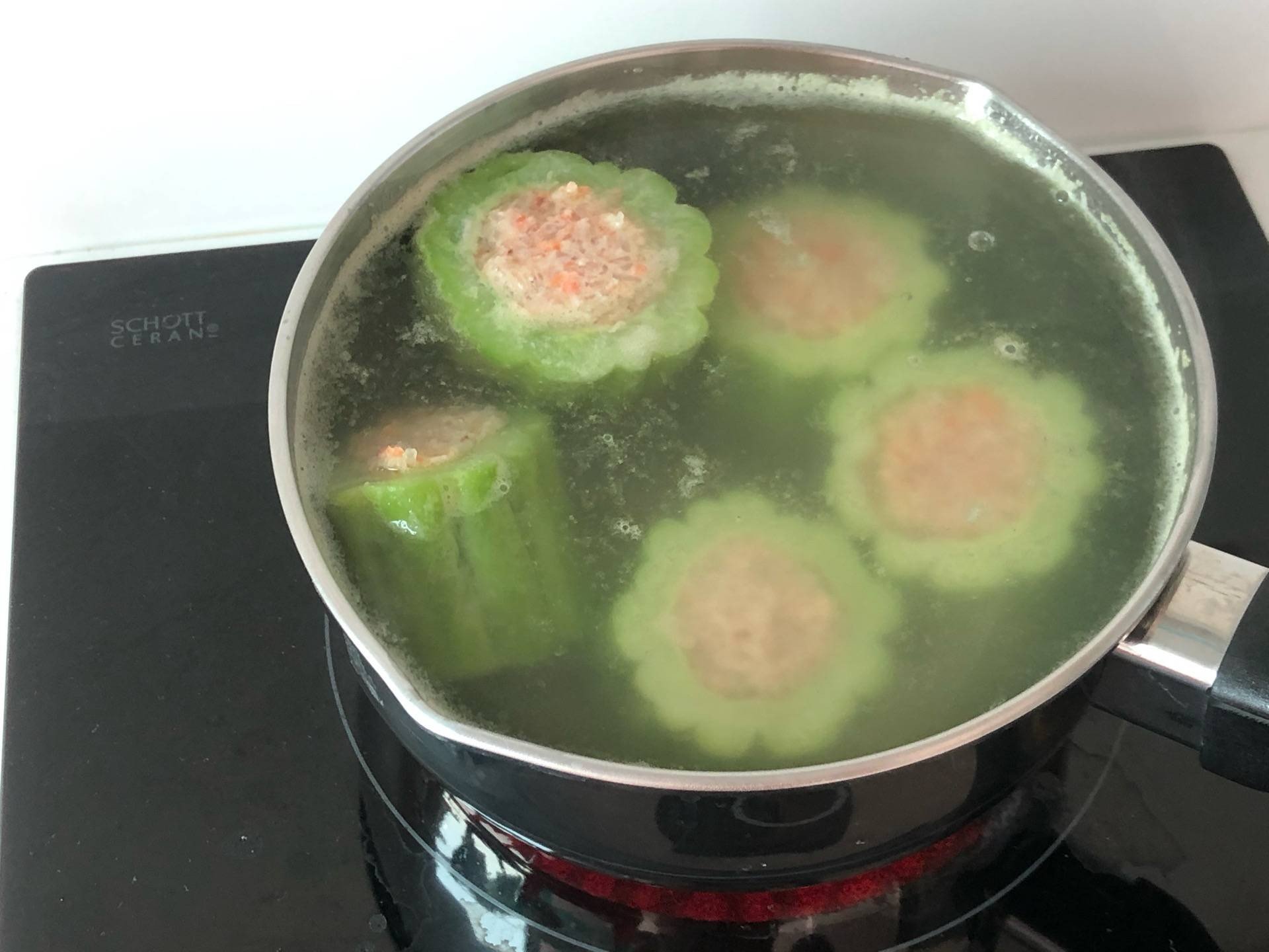 แกงจืดมะระยัดไส้หมูสับ 