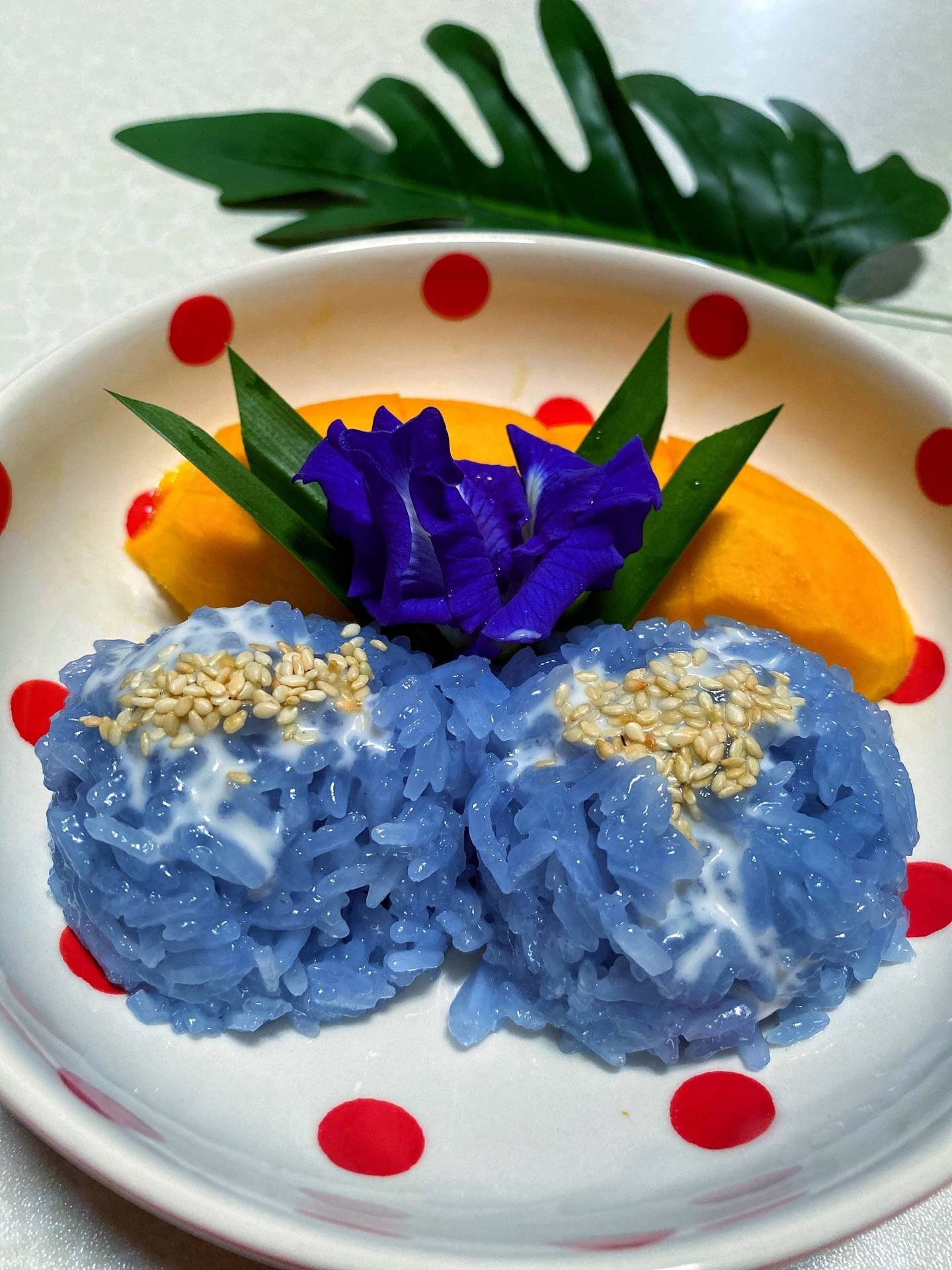 ข้าวเหนียวมูนมะม่วงอัญชัน