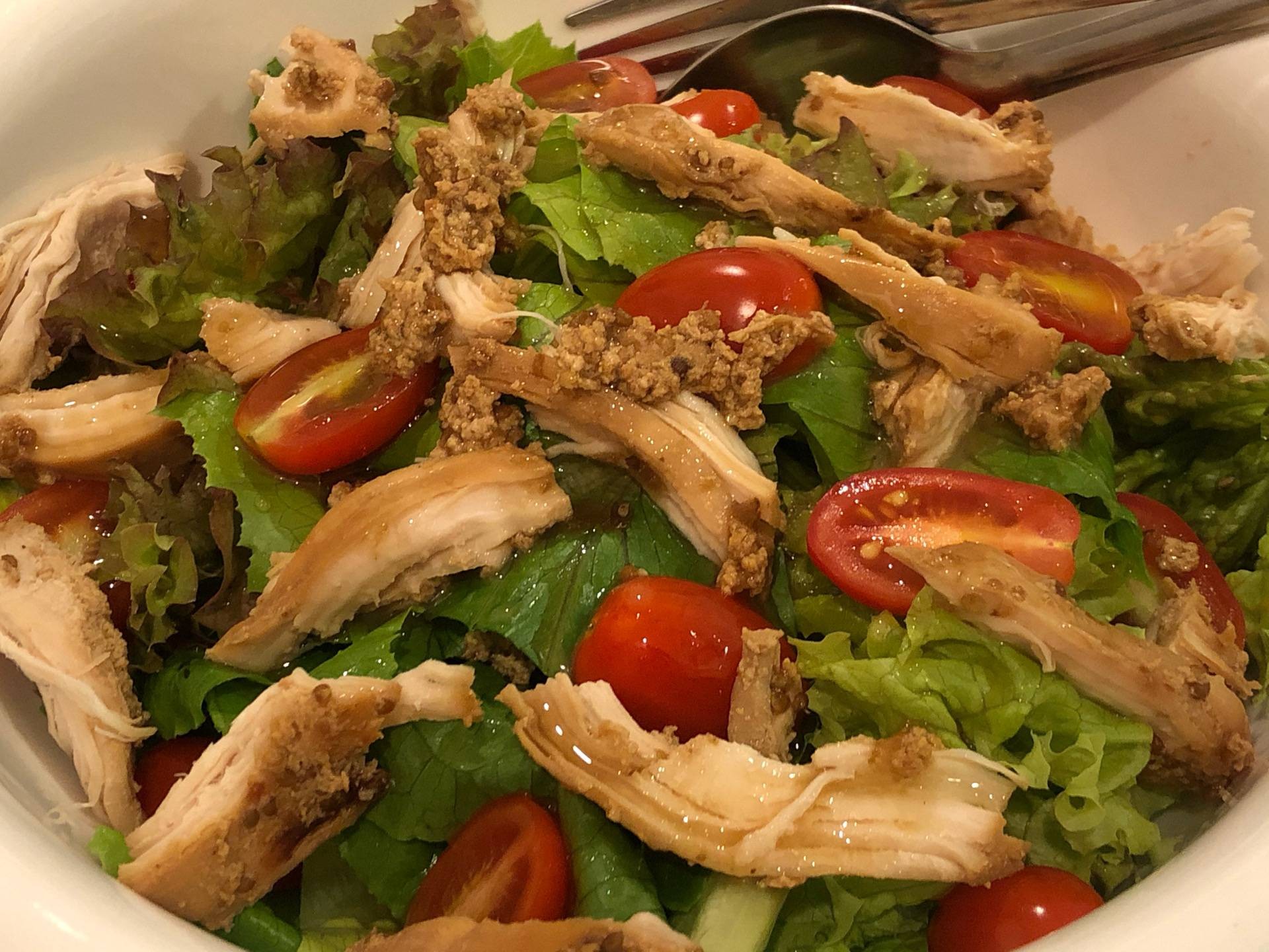 สลัดผักอกไก่ย่างนมสด