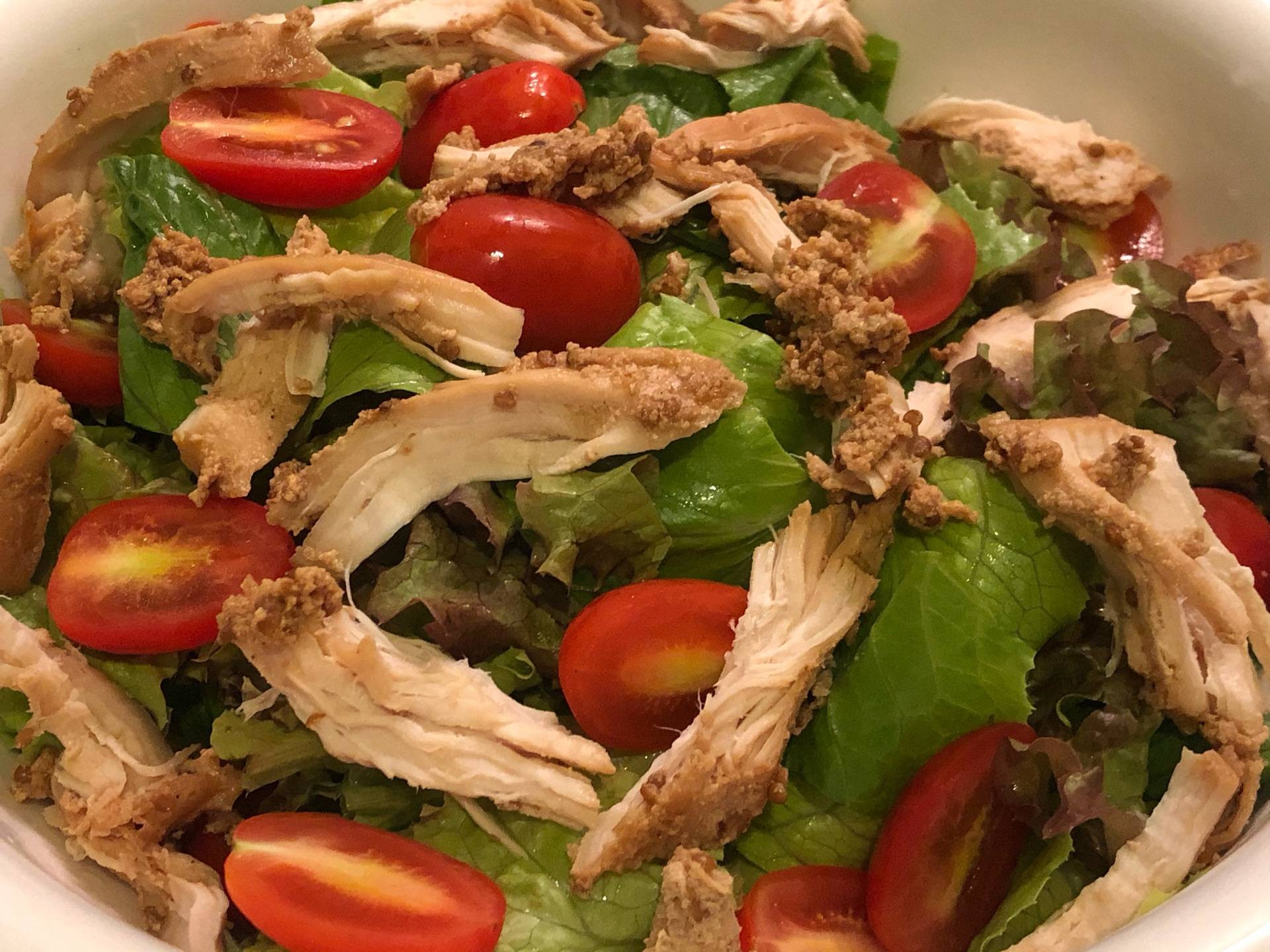 สลัดผักอกไก่ย่างนมสด