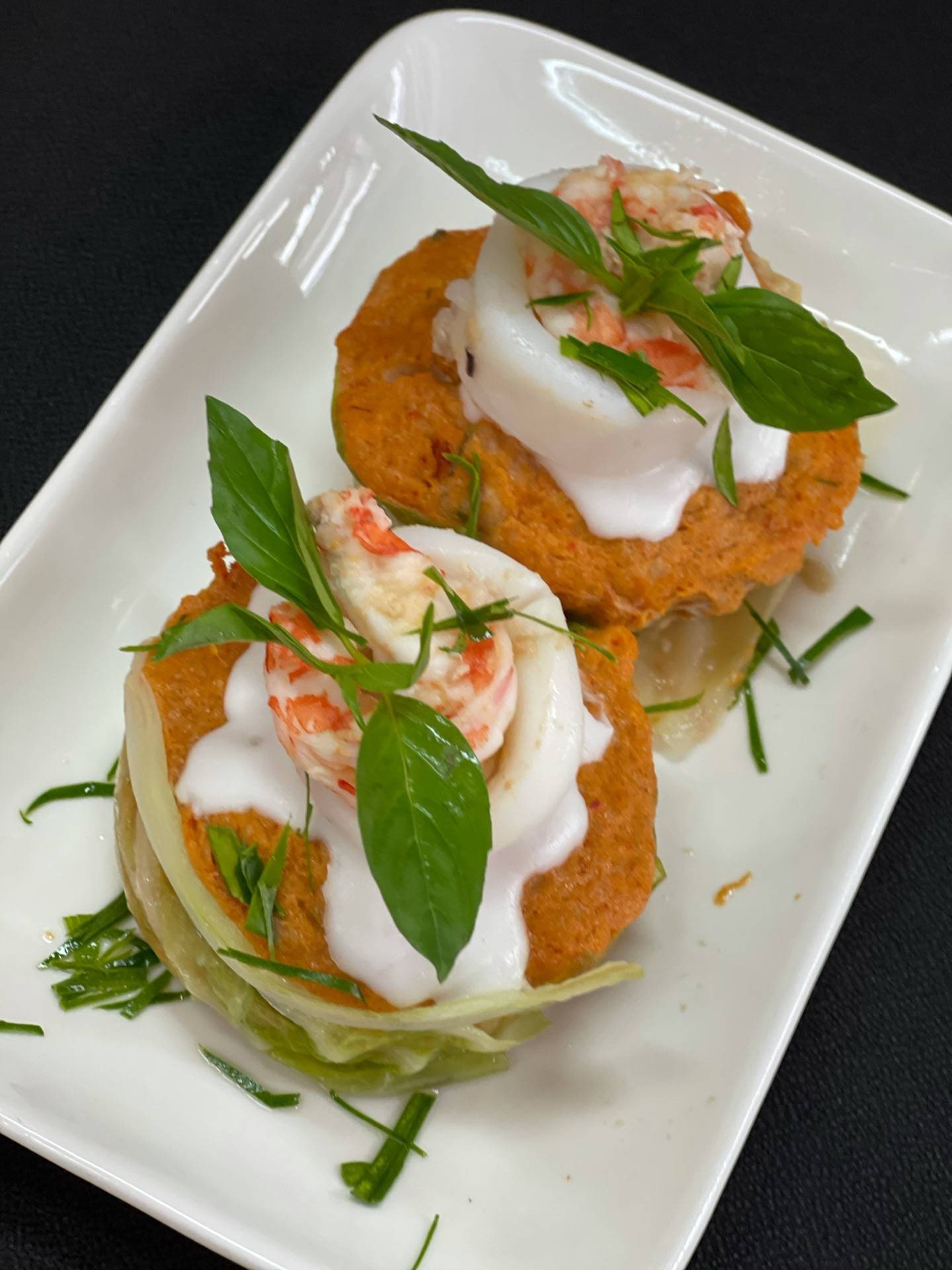 ห่อหมกกุ้งปลาหมึกในถ้วยกะหล่ำปลี