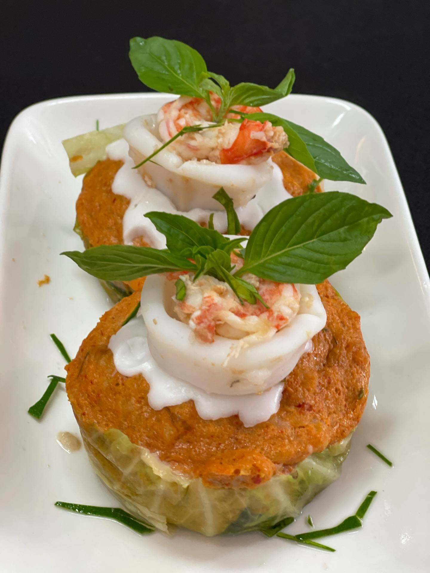 ห่อหมกกุ้งปลาหมึกในถ้วยกะหล่ำปลี