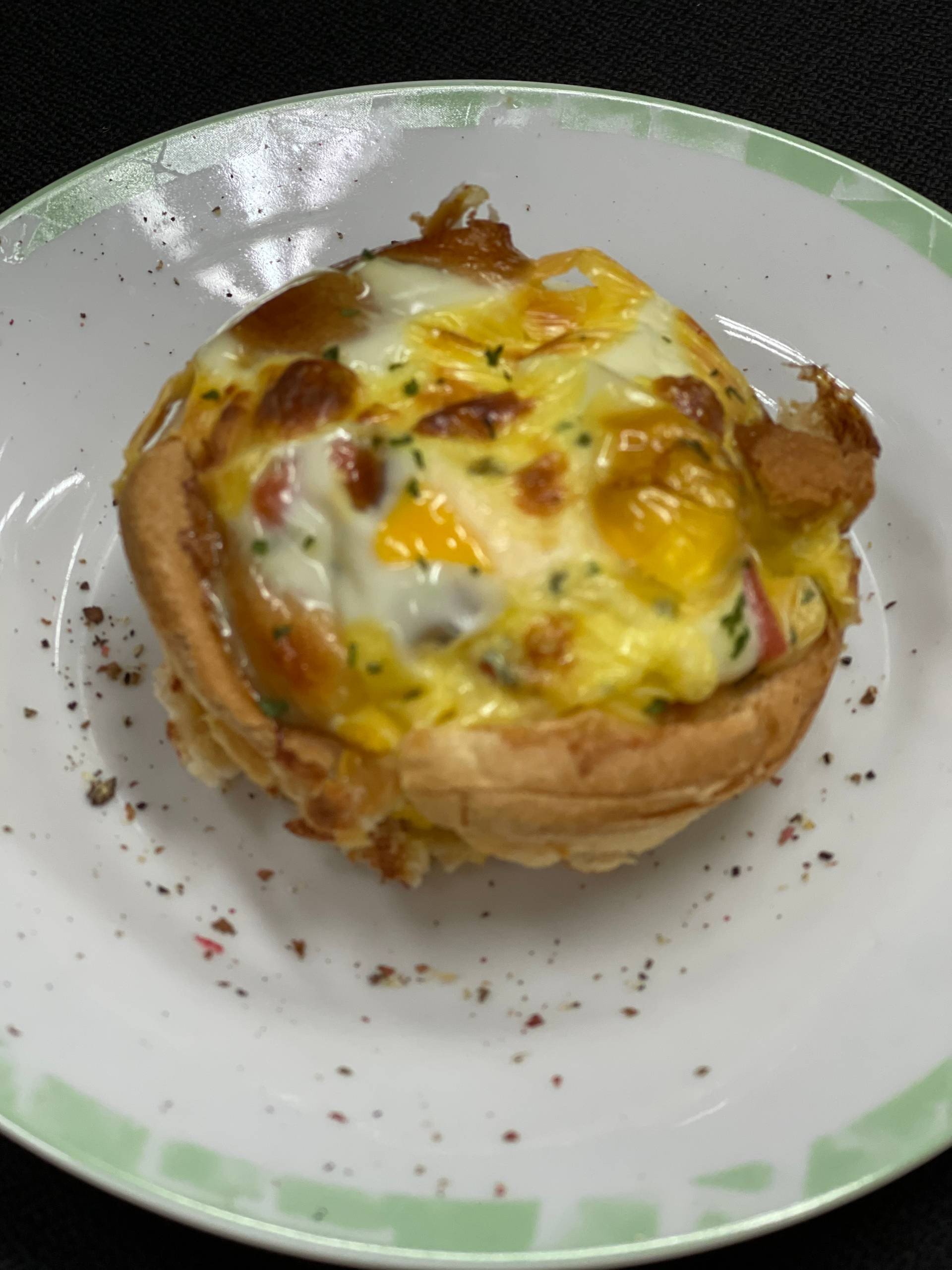 Egg & Bologna cup ไข่กับบาโลนาในถ้วยขนมปัง