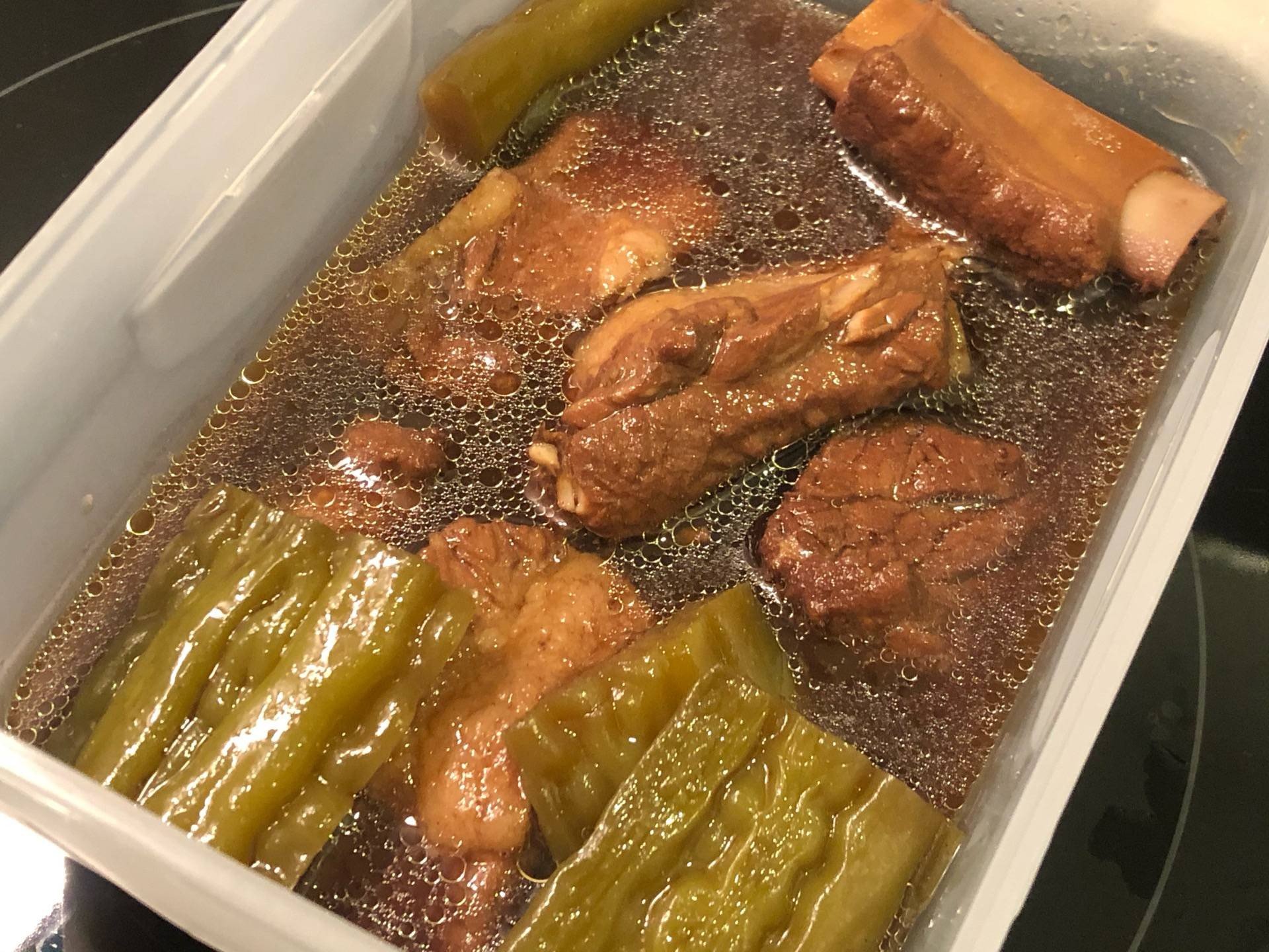 ซี่โครงหมูตุ๋นมะระน้ำแดง