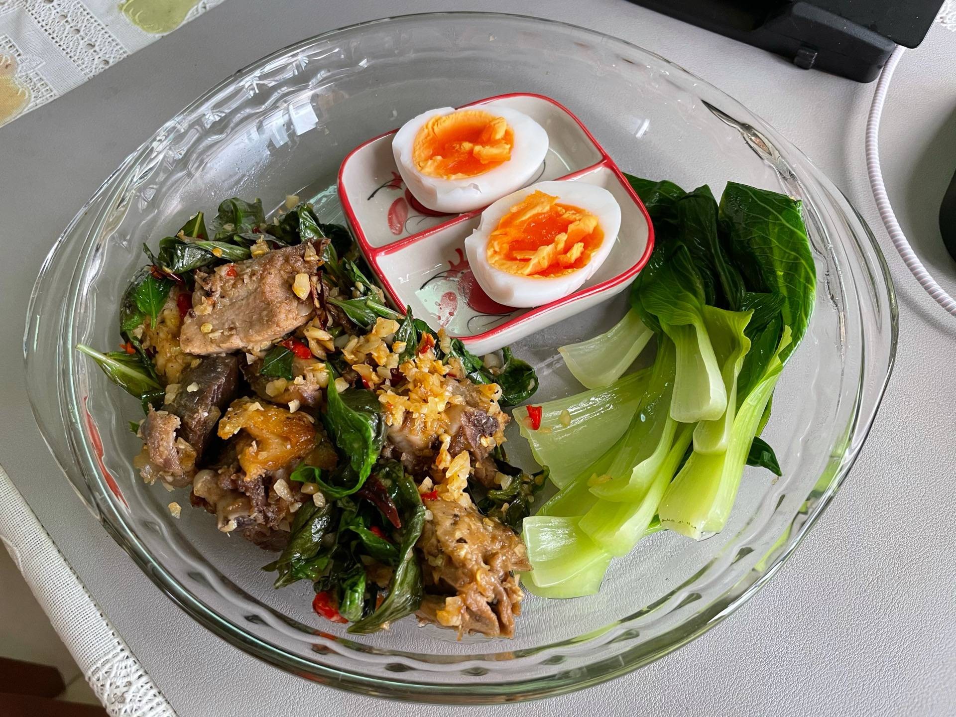 ผัดโหระพาไก่สับเป็ดสับคีโต