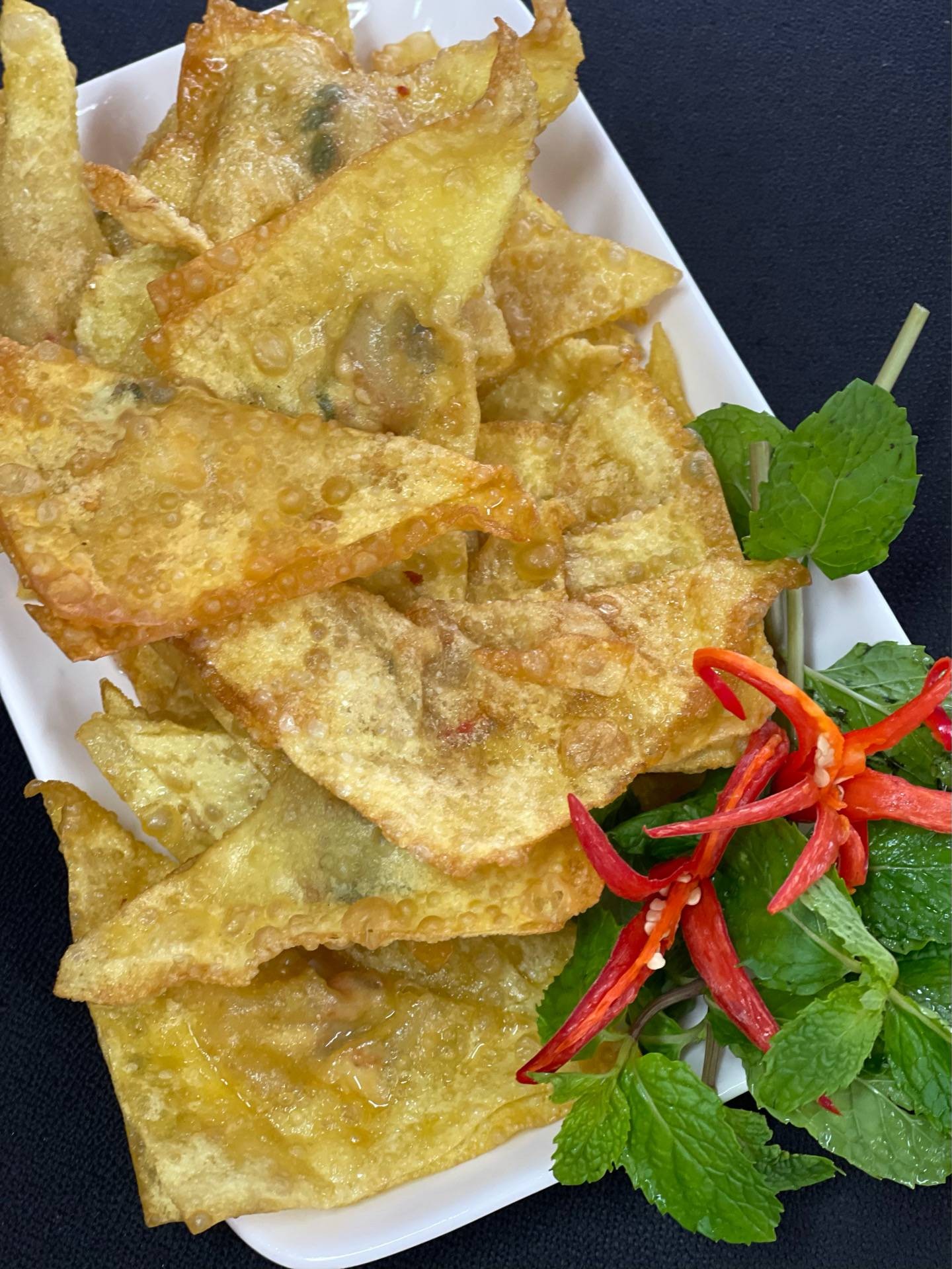 เกี้ยวทอดไส้ลาบอกไก่ 