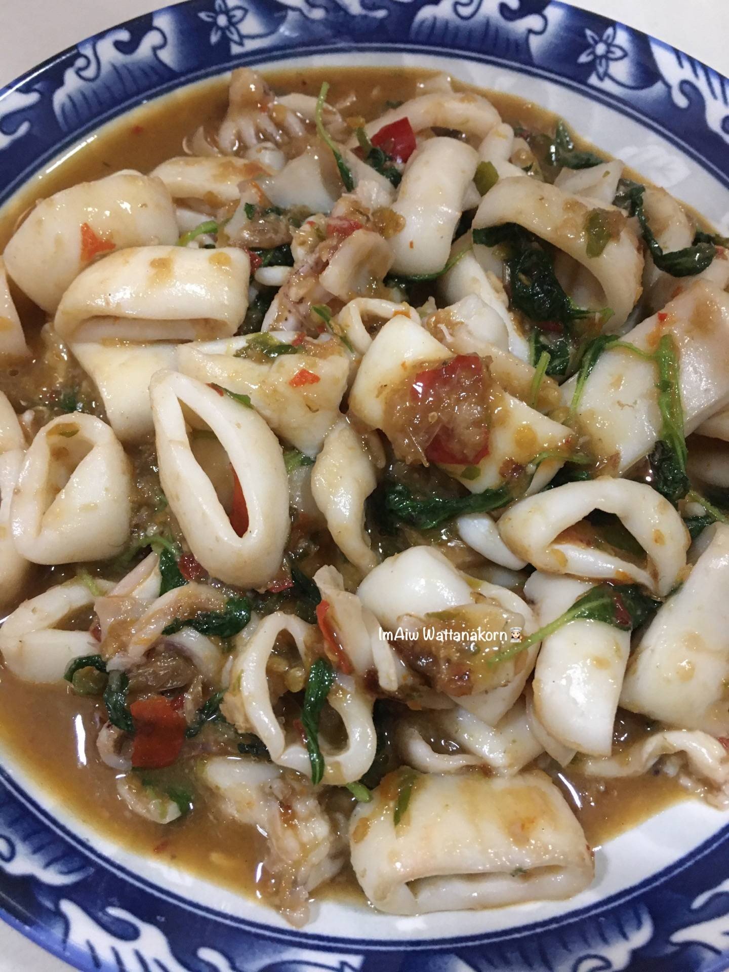 “ผัดกระเพราปลาหมึก”