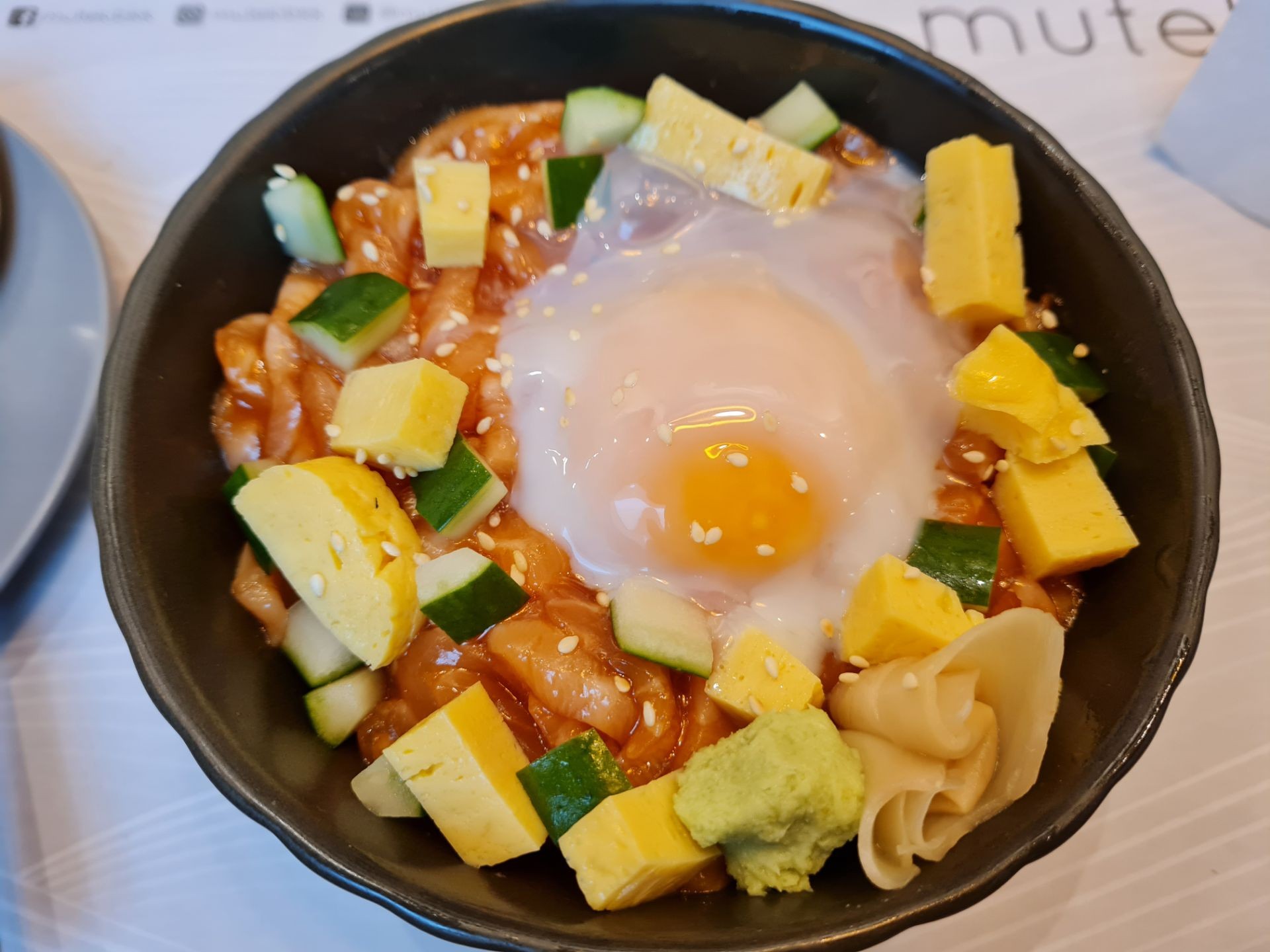 รีวิวที่แนะนำ Salmon Yukke Don