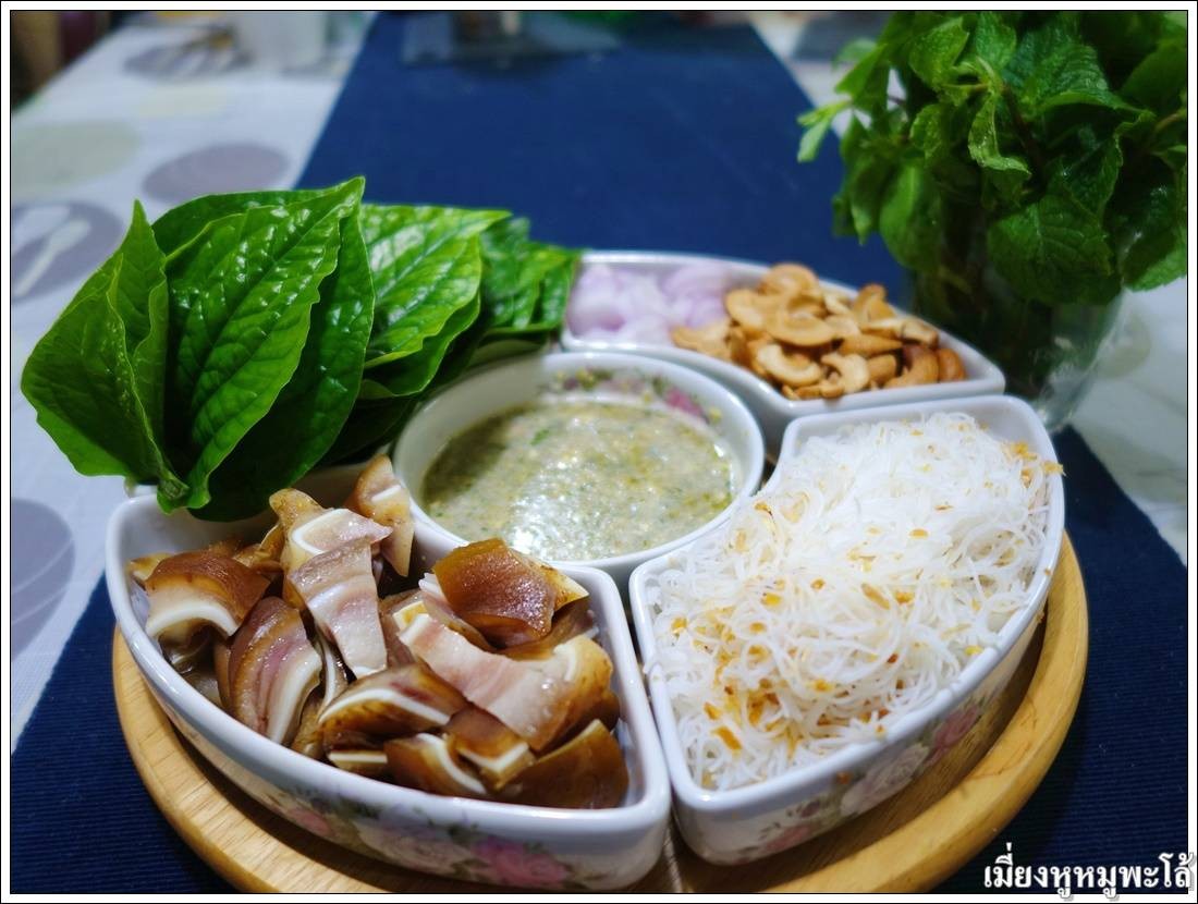 เมี่ยงหูหมูพะโล้