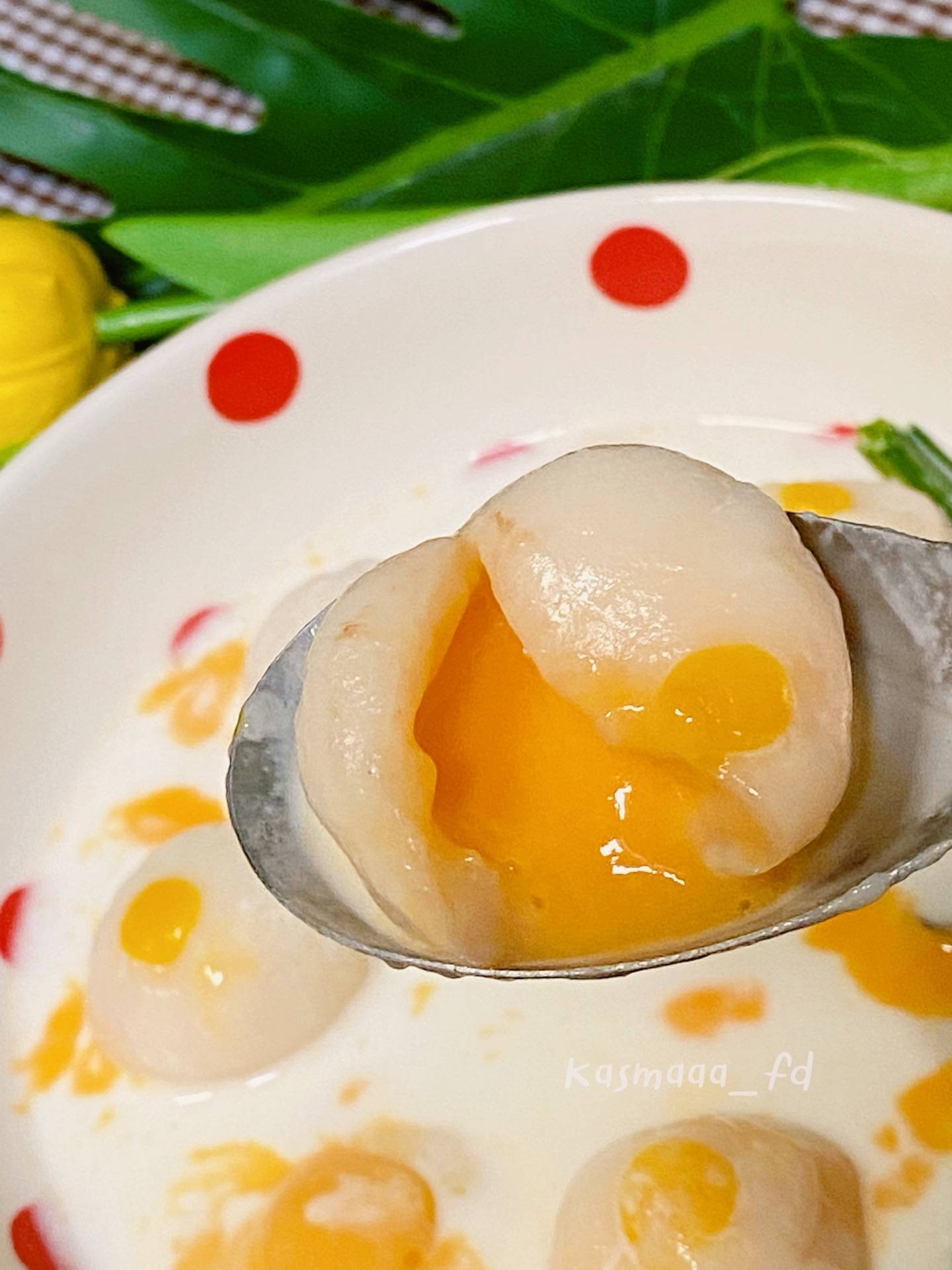 บัวลอยไส้ไข่เค็มลาวา