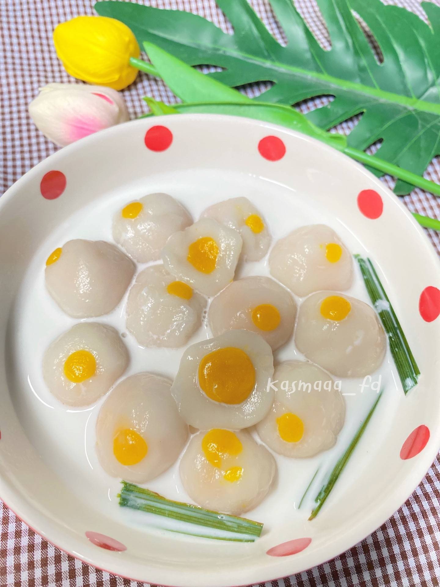บัวลอยไส้ไข่เค็มลาวา