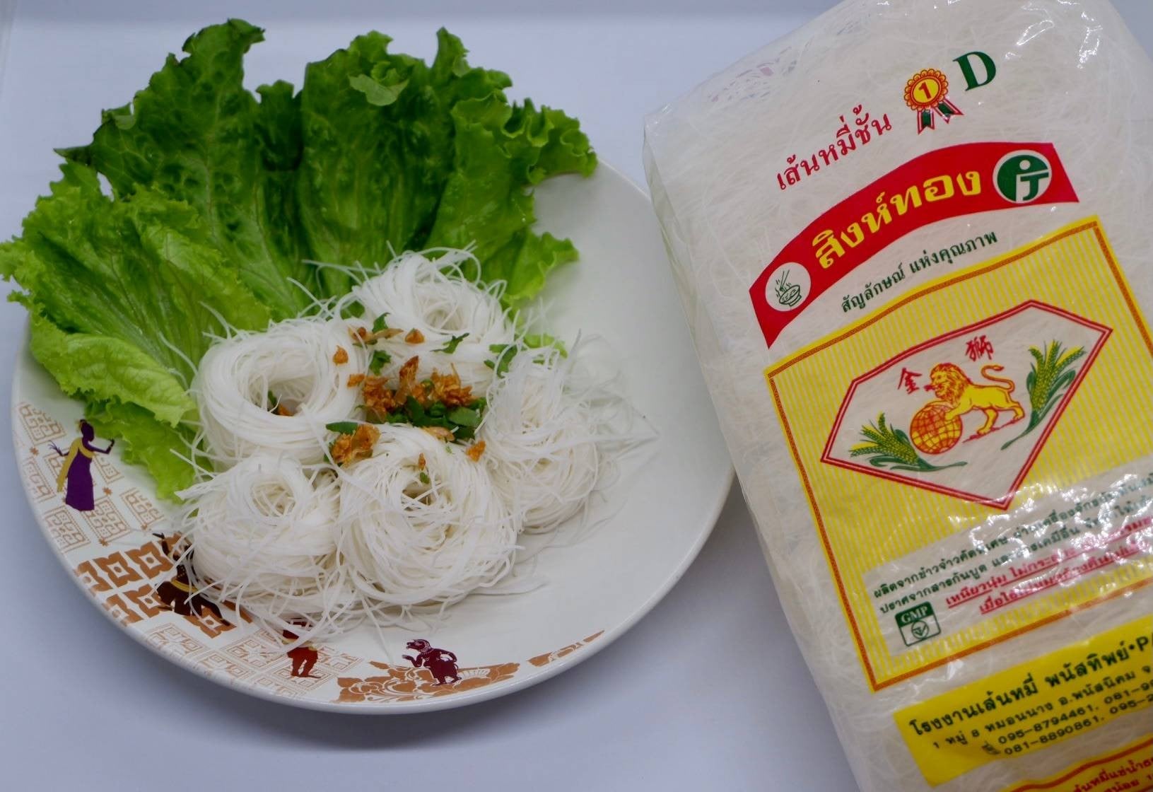 เส้นหมี่สิงห์ทอง ลวกกระเทียวเจียว